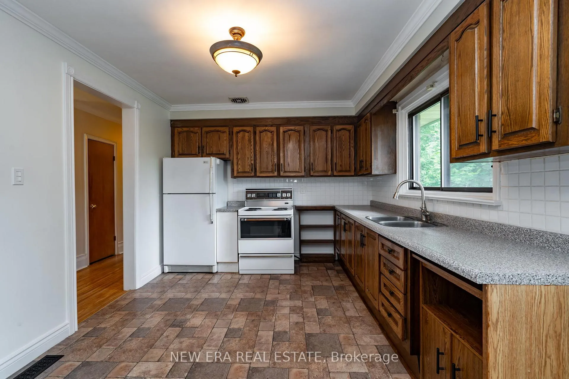 Photo 11 of 1553 Wembury Road, Mississauga, Lorne Park — HOMEH