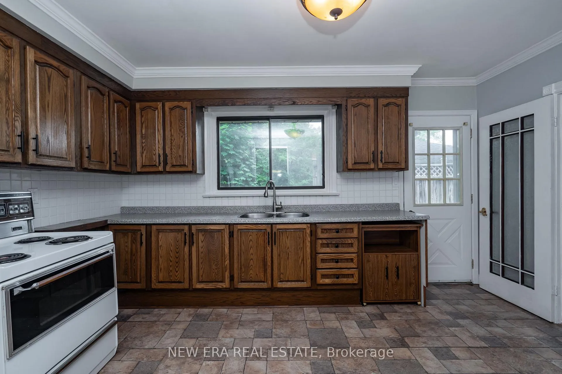 Photo 12 of 1553 Wembury Road, Mississauga, Lorne Park — HOMEH