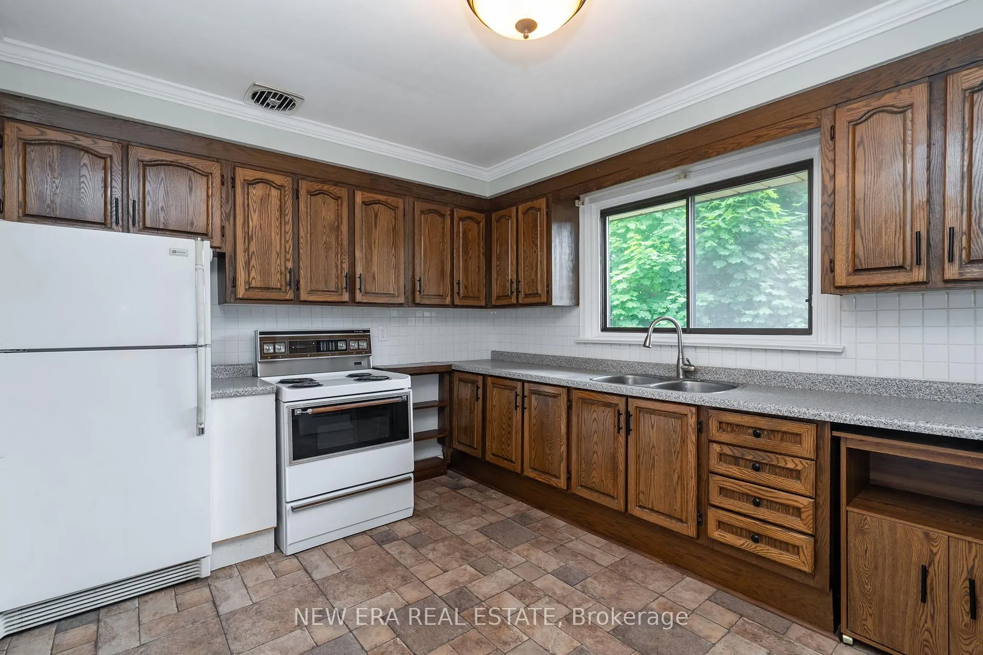 Photo 13 of 1553 Wembury Road, Mississauga, Lorne Park — HOMEH