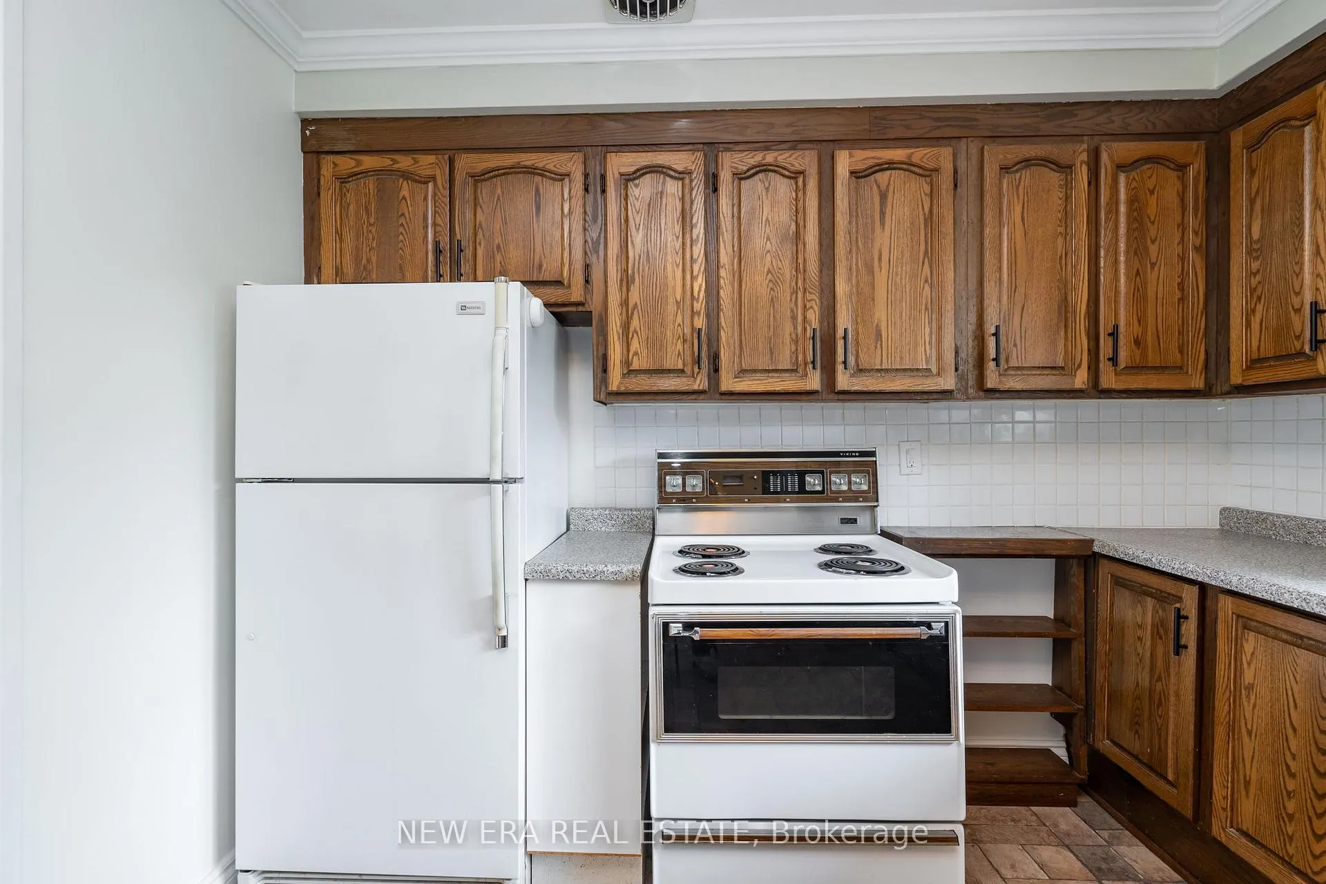 Photo 14 of 1553 Wembury Road, Mississauga, Lorne Park — HOMEH