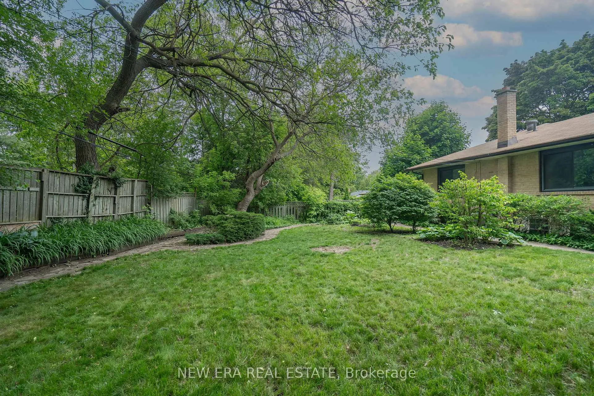 Photo 36 of 1553 Wembury Road, Mississauga, Lorne Park — HOMEH