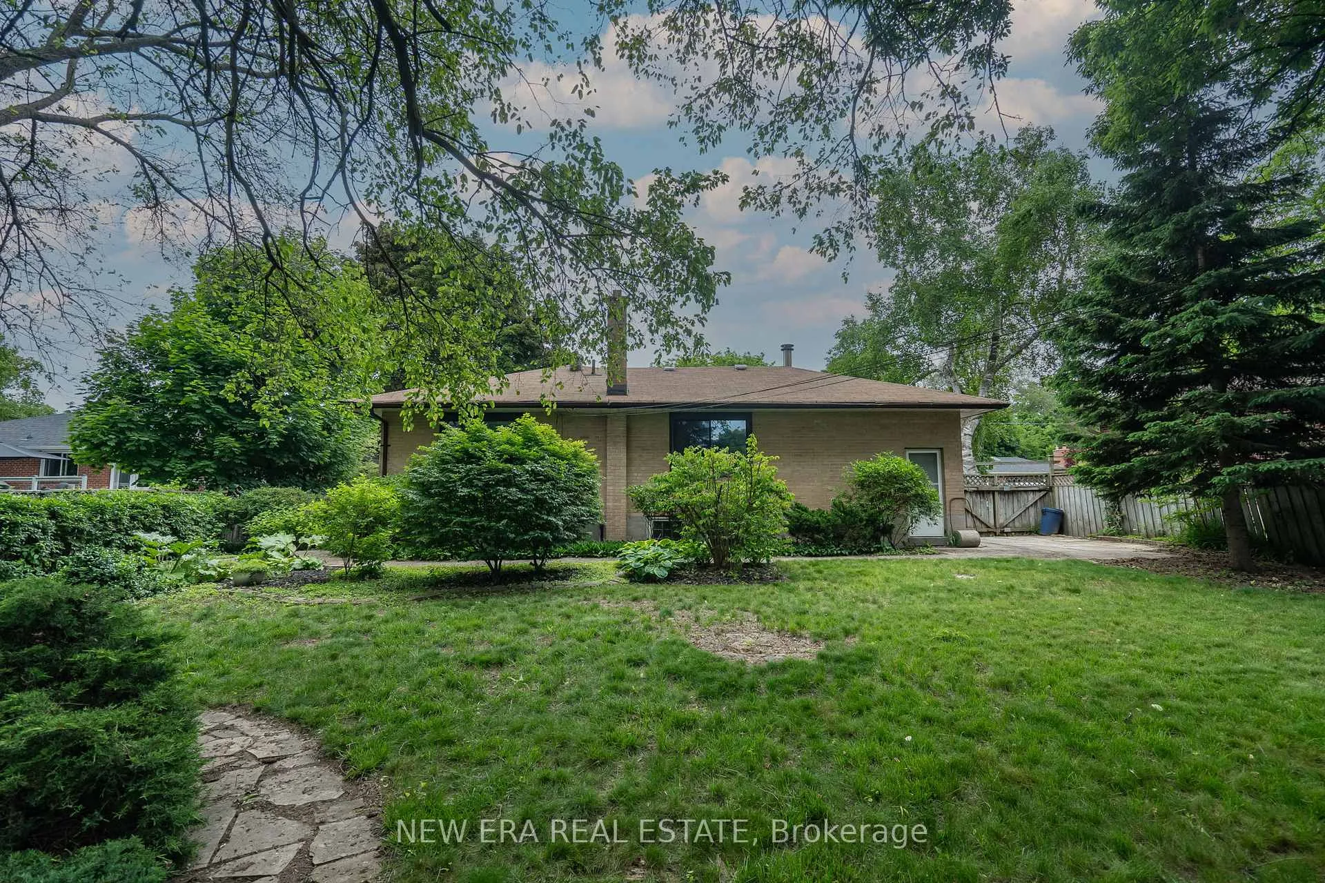 Photo 37 of 1553 Wembury Road, Mississauga, Lorne Park — HOMEH