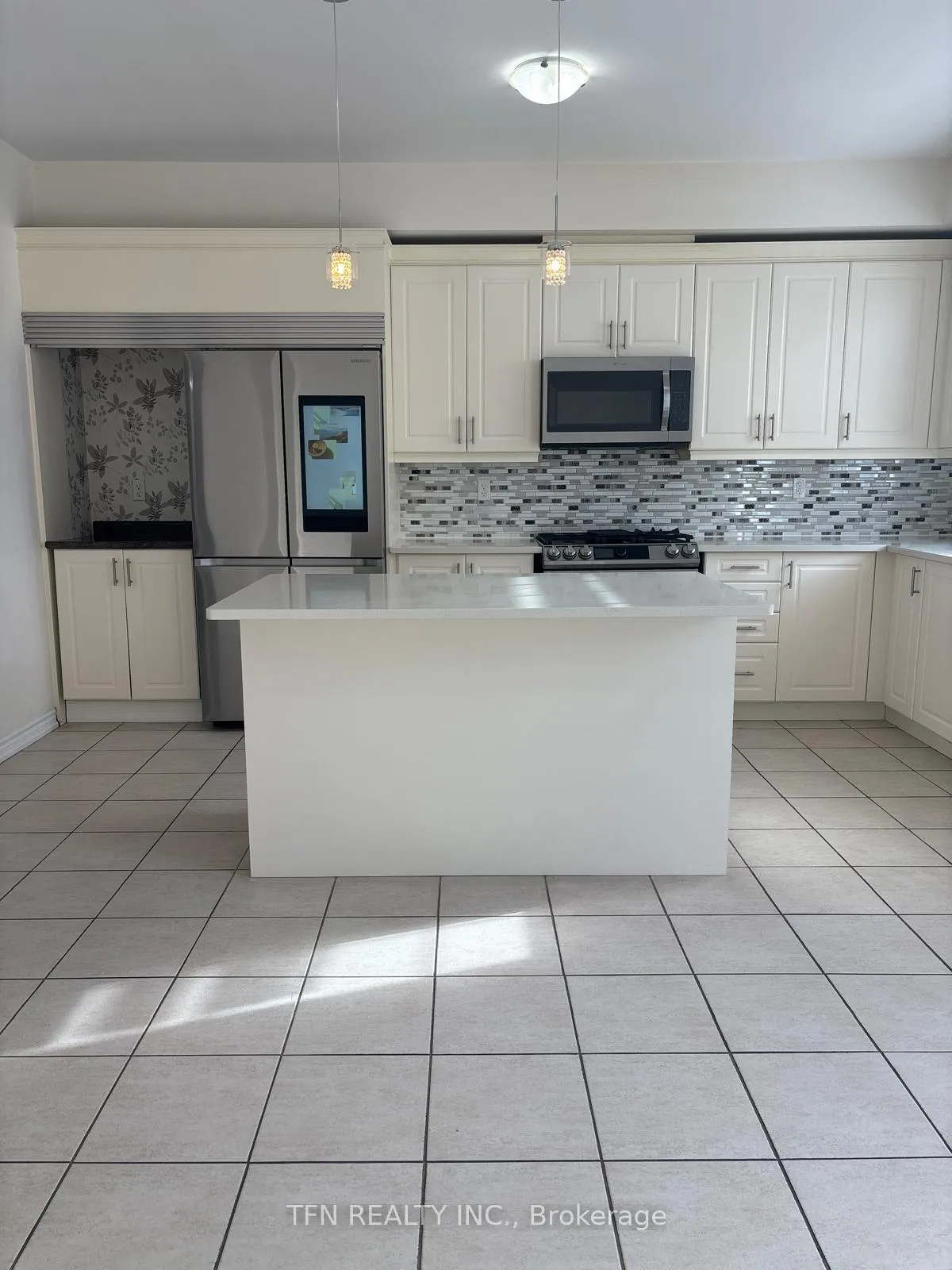 Photo 7 of 5 Savage Drive, Hamilton, Waterdown — HOMEH