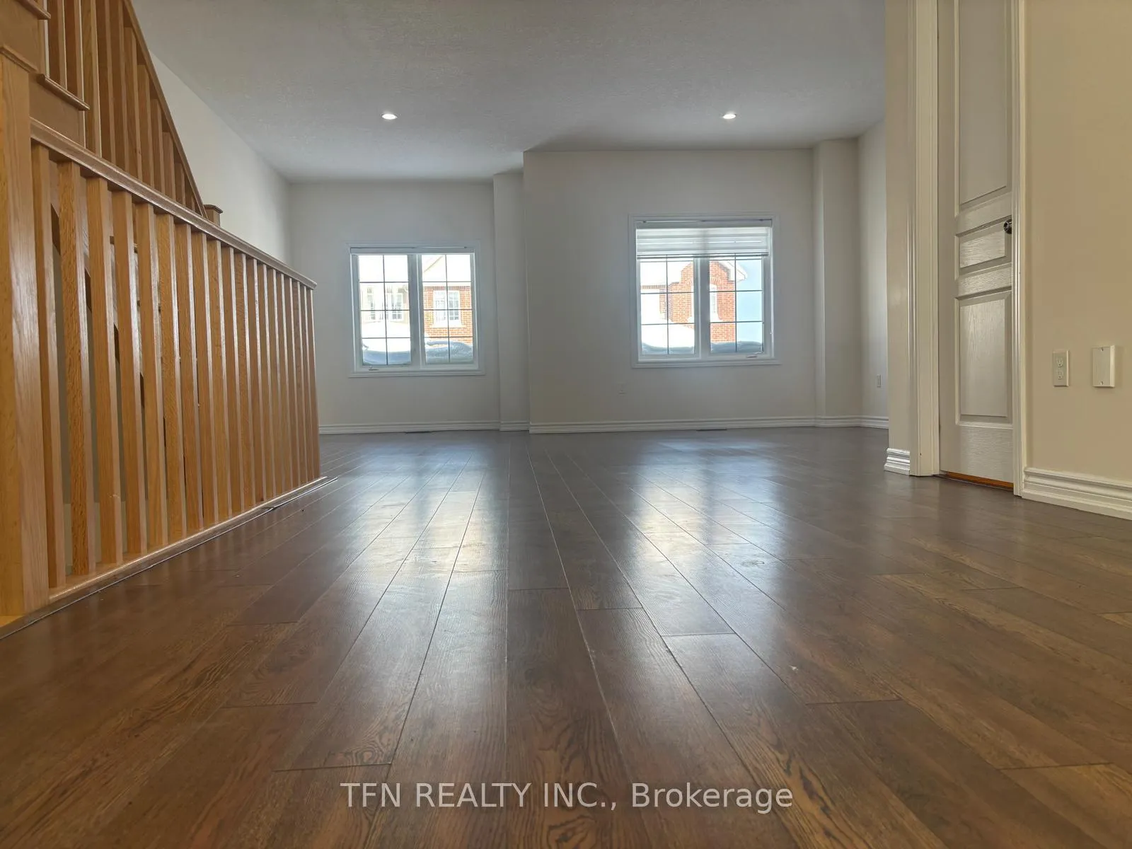 Photo 11 of 5 Savage Drive, Hamilton, Waterdown — HOMEH