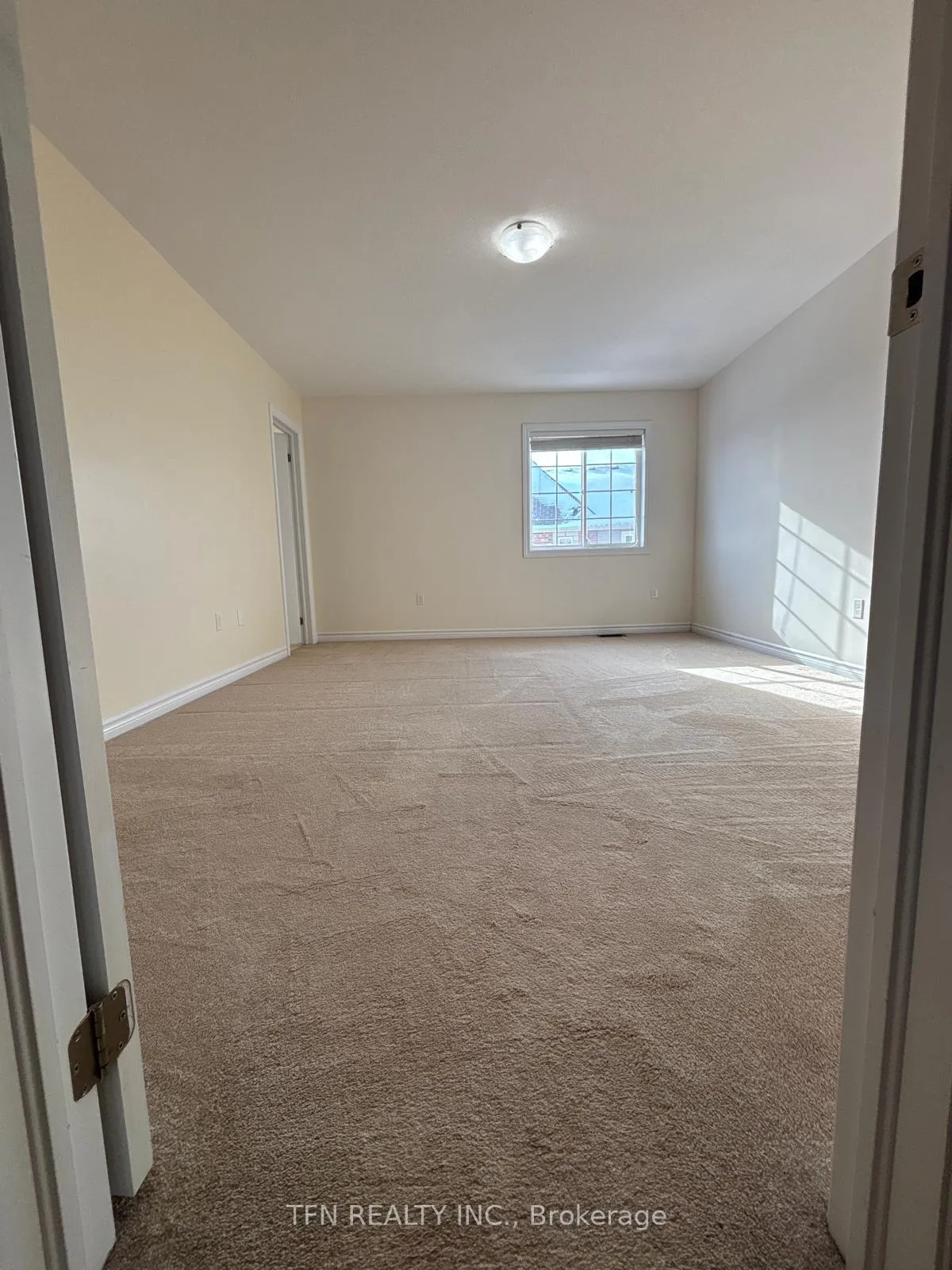 Photo 22 of 5 Savage Drive, Hamilton, Waterdown — HOMEH