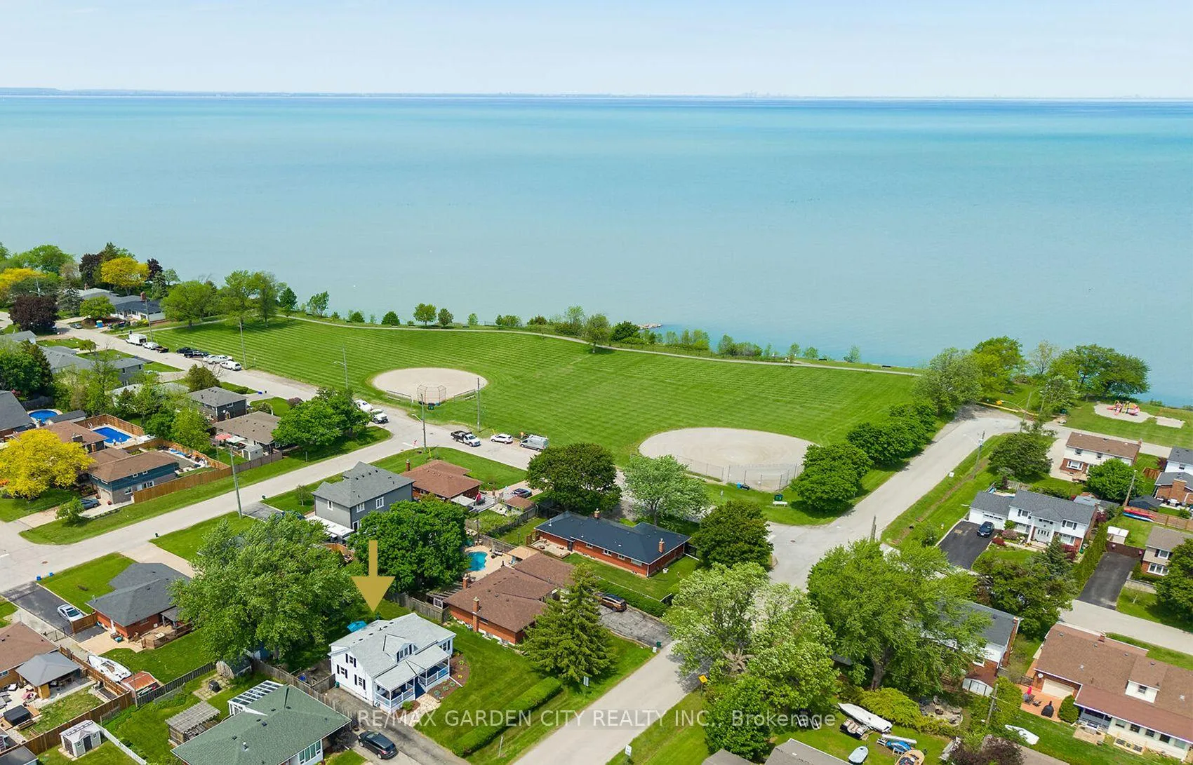 Photo 1 of 439 Murray Street, Grimsby, Grimsby Beach — HOMEH