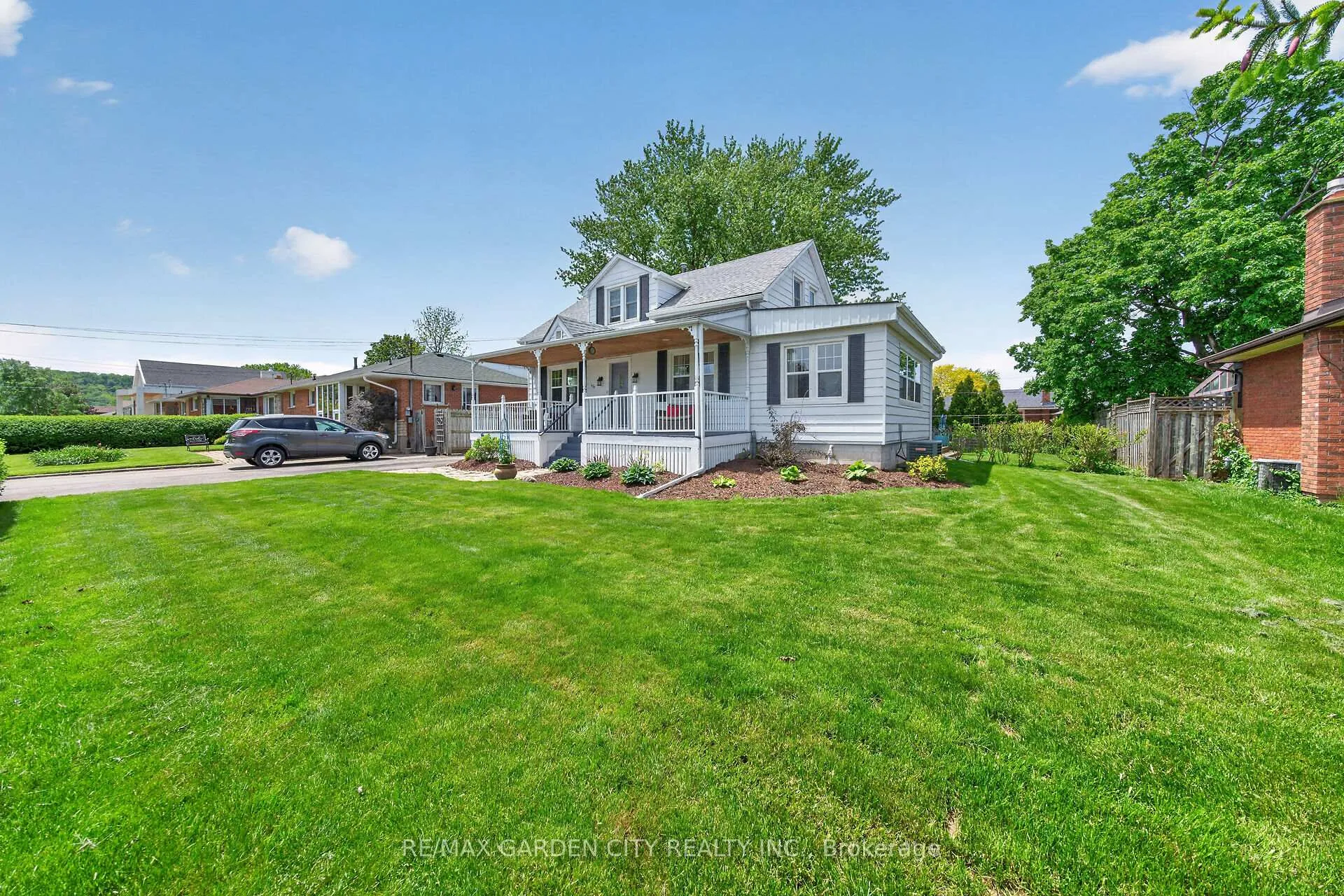 Photo 2 of 439 Murray Street, Grimsby, Grimsby Beach — HOMEH