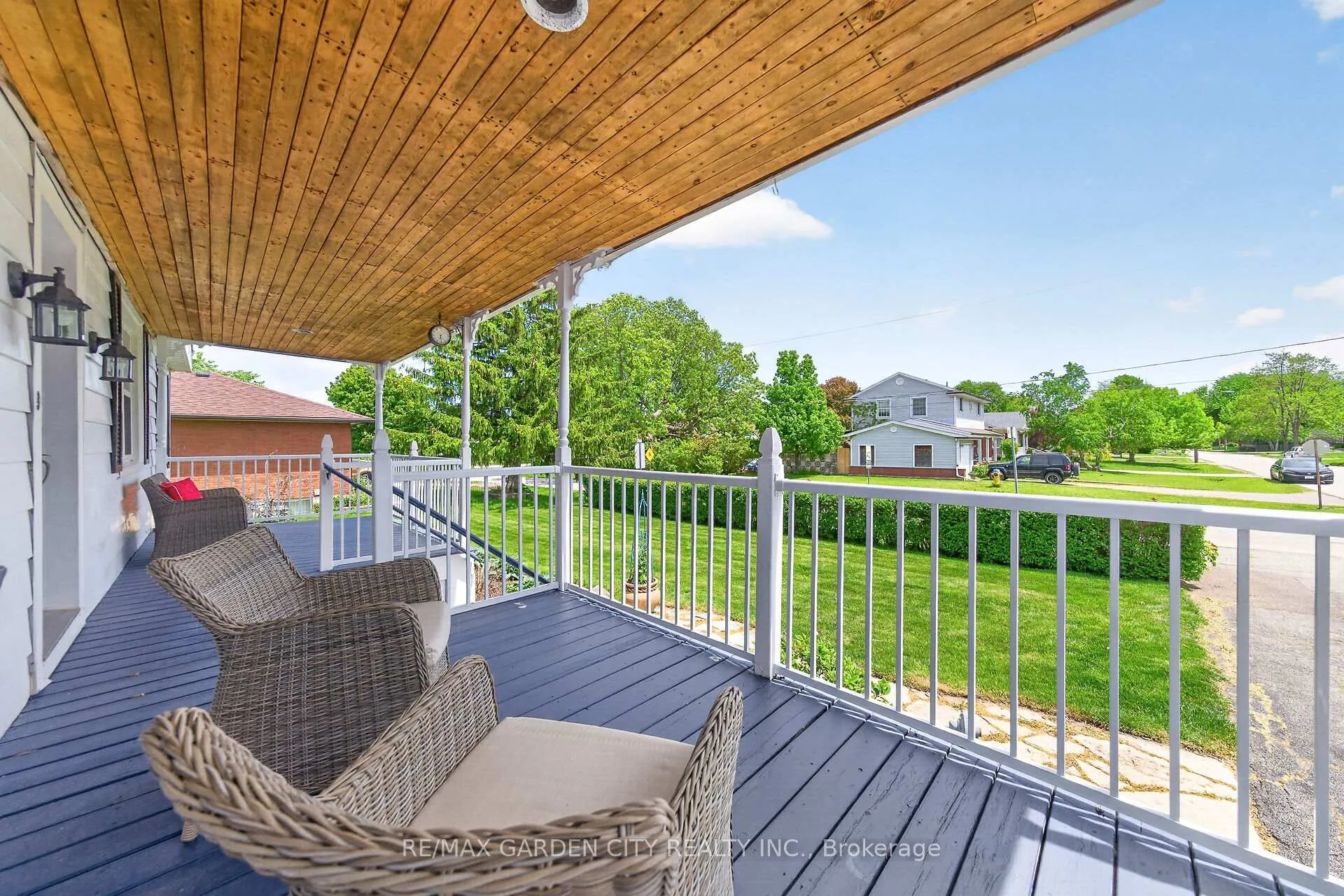 Photo 4 of 439 Murray Street, Grimsby, Grimsby Beach — HOMEH