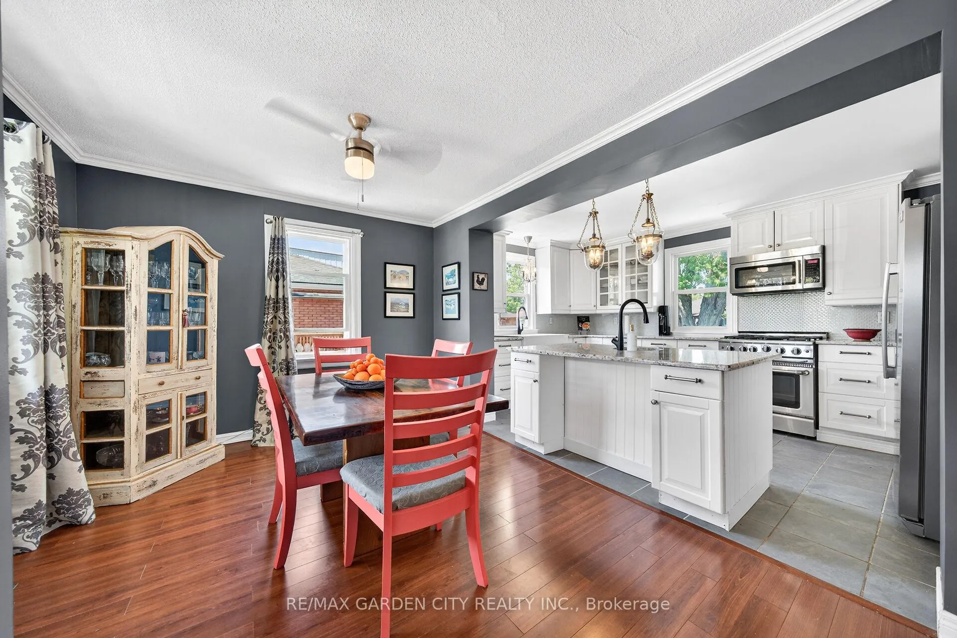 Photo 6 of 439 Murray Street, Grimsby, Grimsby Beach — HOMEH