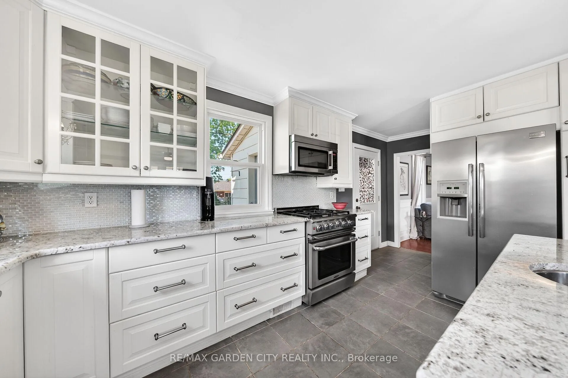 Photo 11 of 439 Murray Street, Grimsby, Grimsby Beach — HOMEH