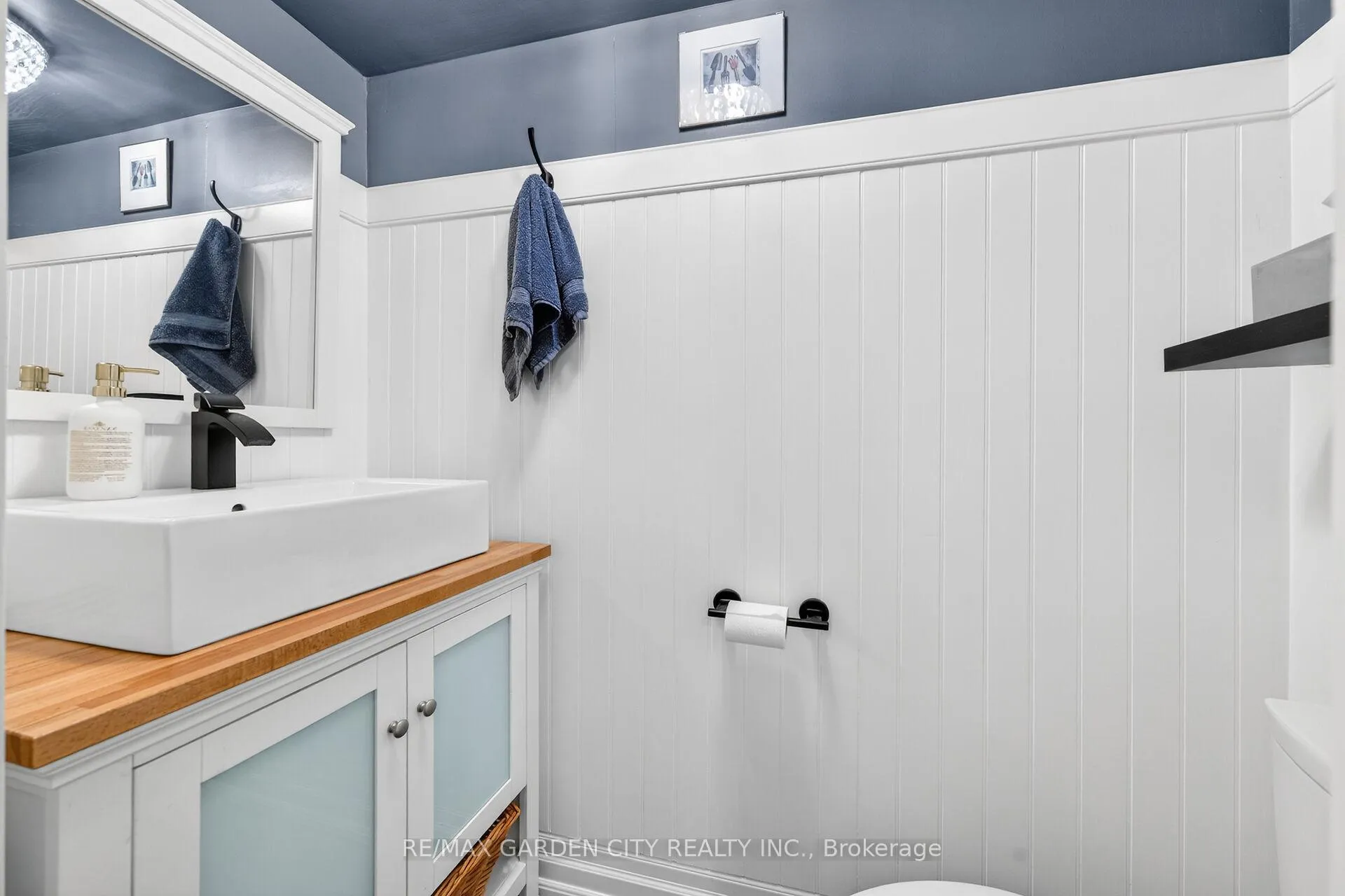 Photo 13 of 439 Murray Street, Grimsby, Grimsby Beach — HOMEH