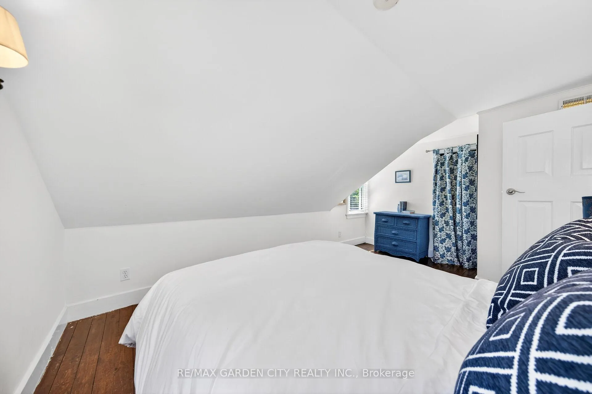 Photo 27 of 439 Murray Street, Grimsby, Grimsby Beach — HOMEH