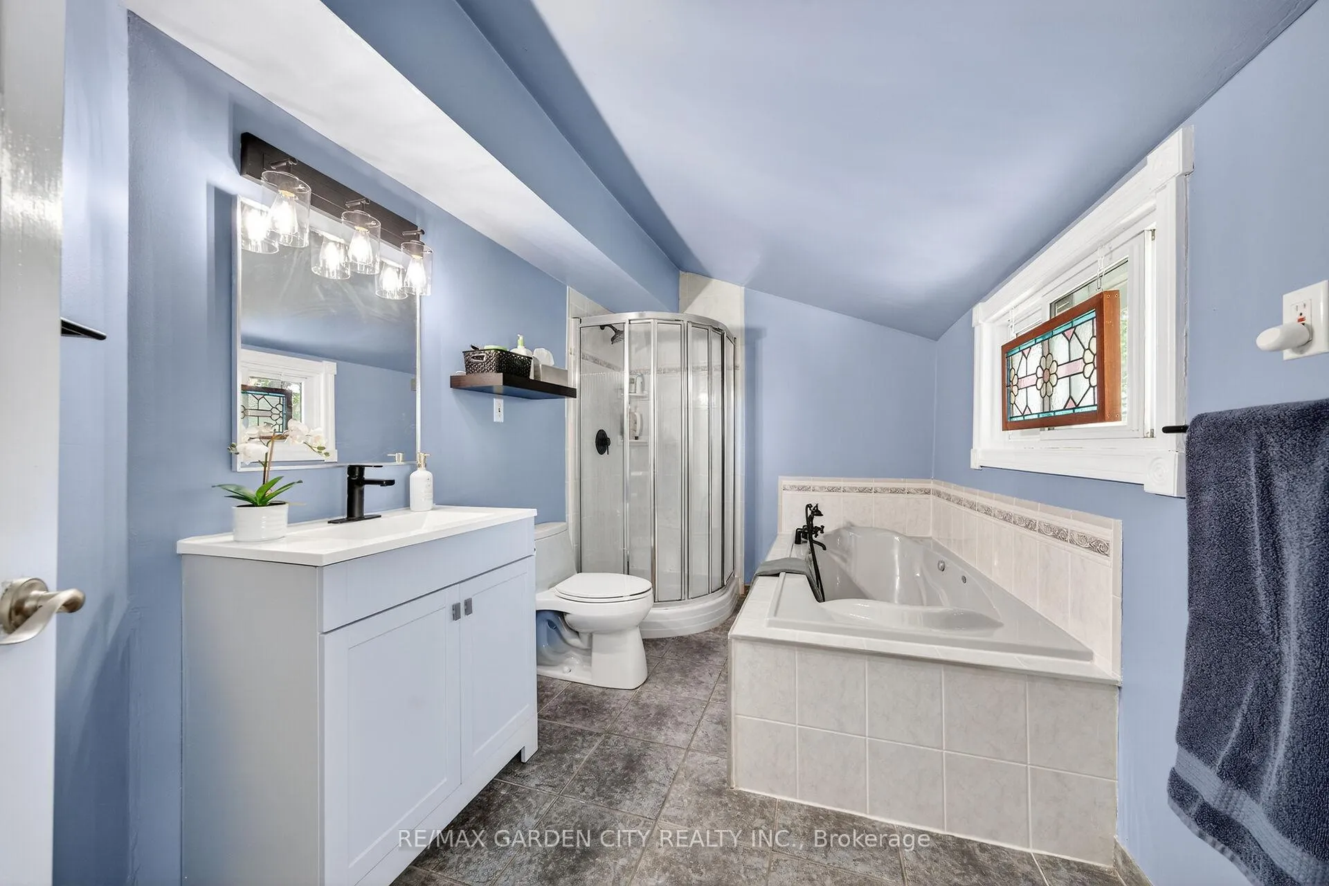Photo 29 of 439 Murray Street, Grimsby, Grimsby Beach — HOMEH