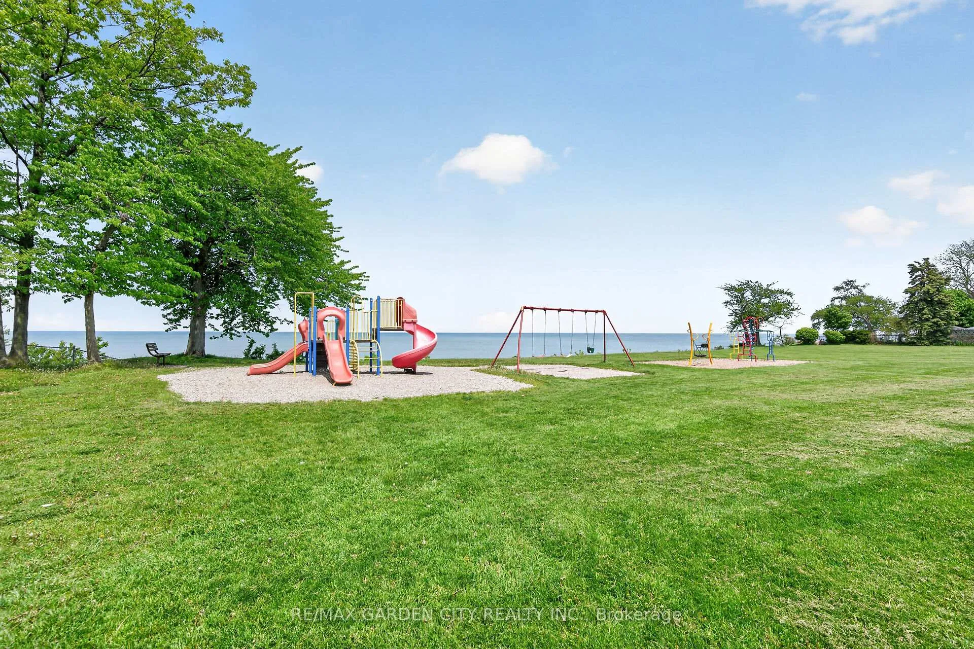 Photo 39 of 439 Murray Street, Grimsby, Grimsby Beach — HOMEH