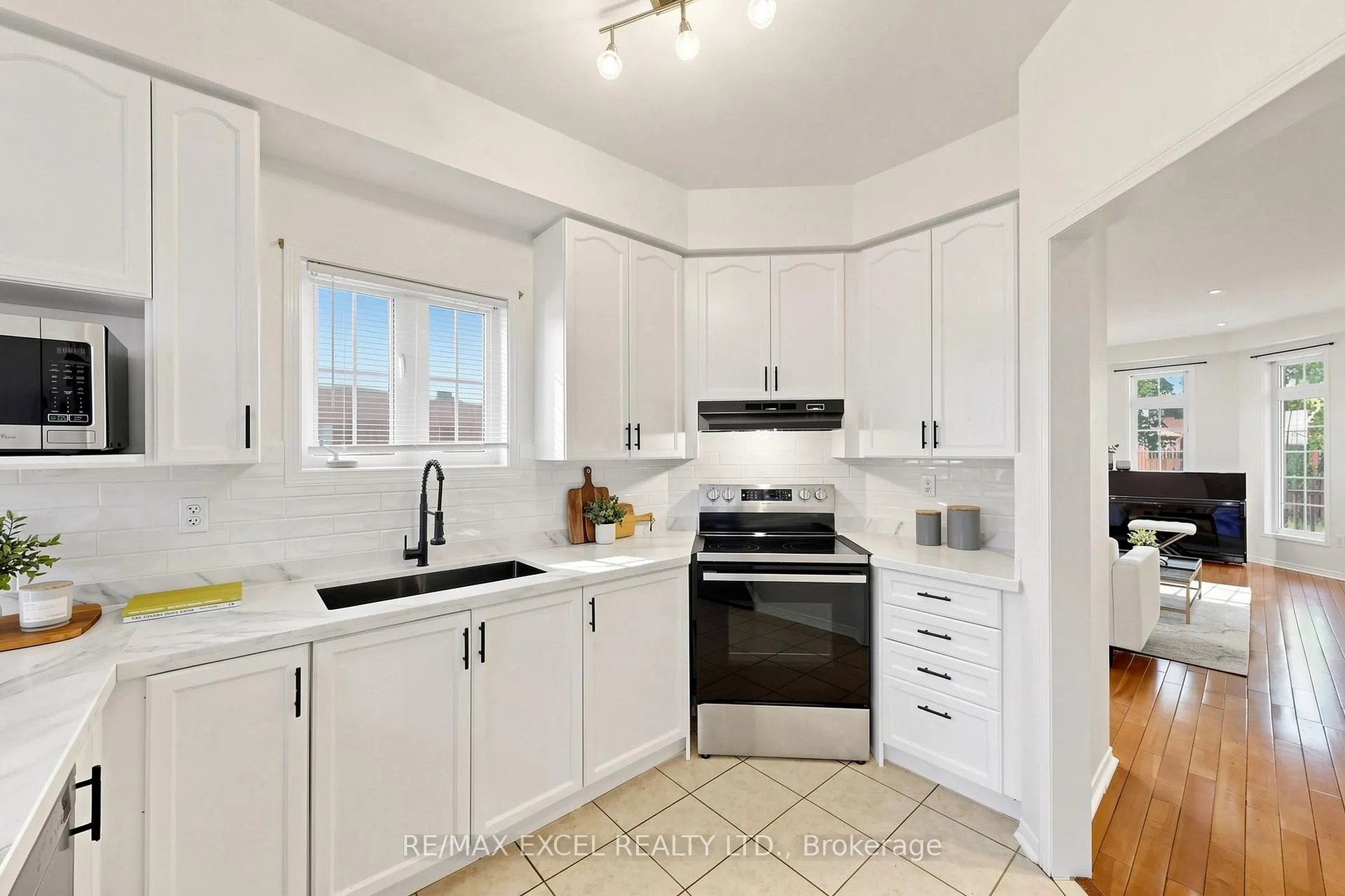 Photo 11 of 63 Rainbow Valley Crescent, Markham, Greensborough — HOMEH