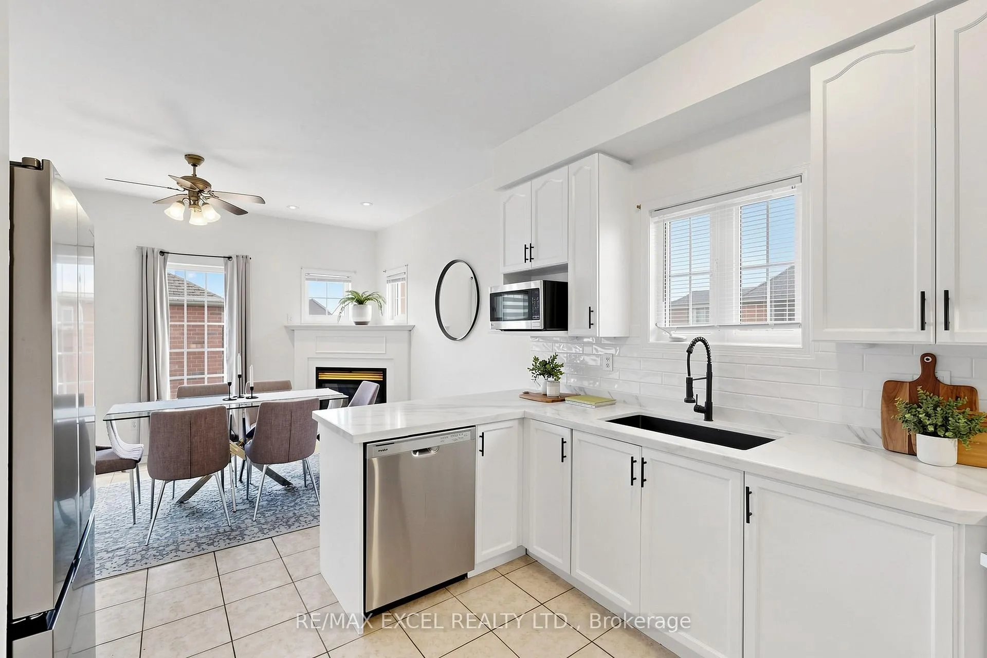 Photo 12 of 63 Rainbow Valley Crescent, Markham, Greensborough — HOMEH