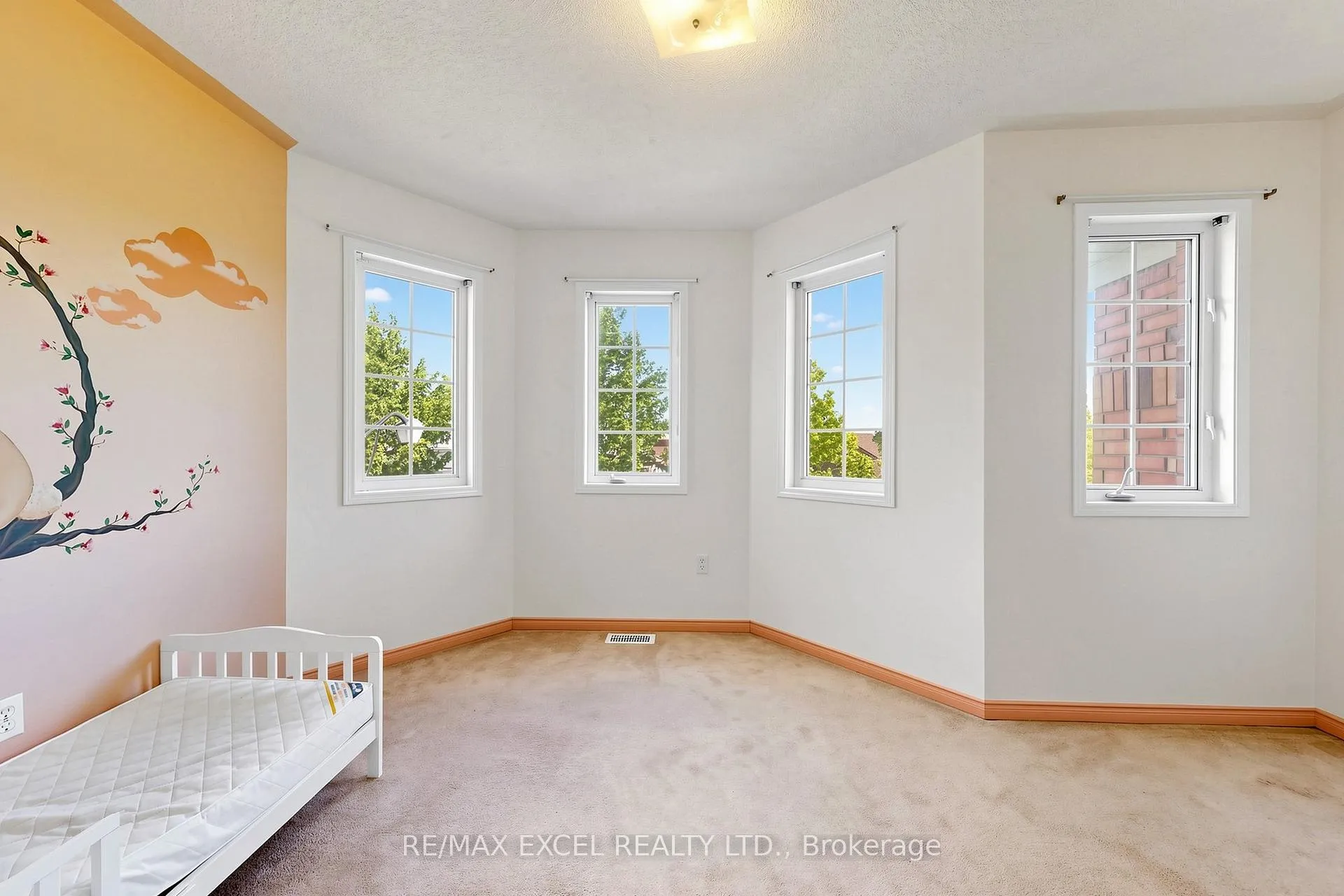 Photo 32 of 63 Rainbow Valley Crescent, Markham, Greensborough — HOMEH