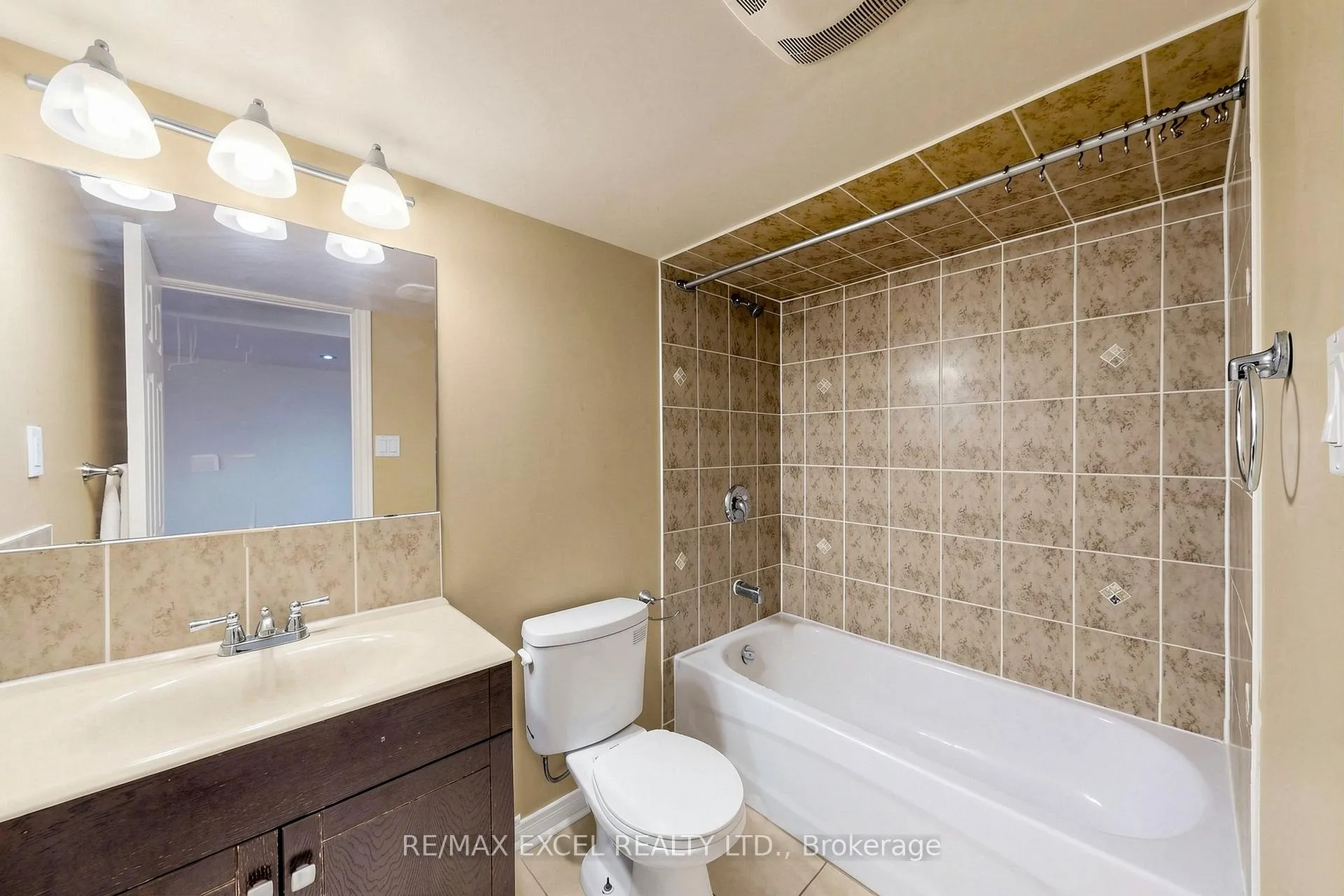 Photo 40 of 63 Rainbow Valley Crescent, Markham, Greensborough — HOMEH