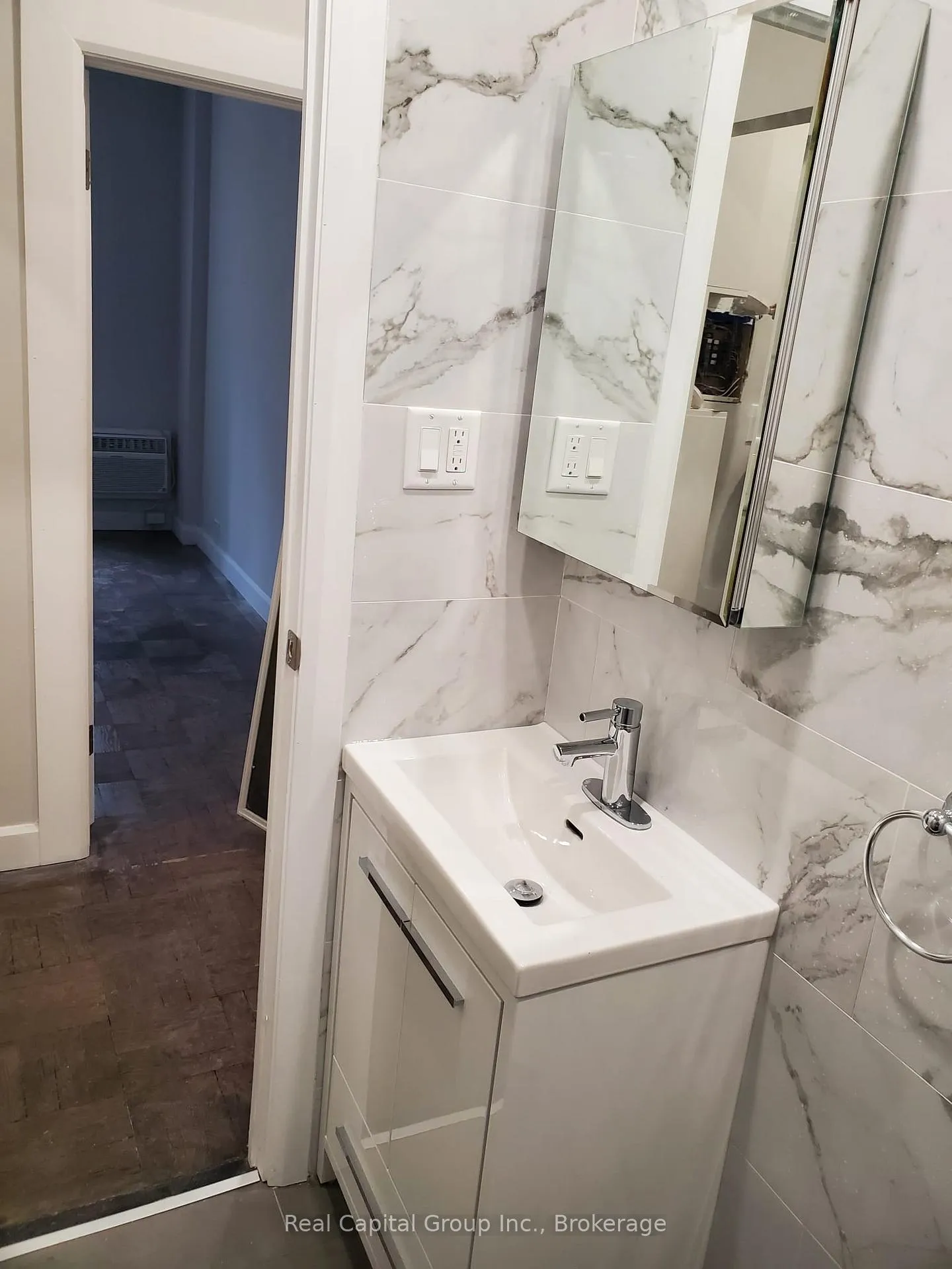 Photo 3 of Unit 401, 26 St Joseph Street, Toronto, Bay Street Corridor — HOMEH