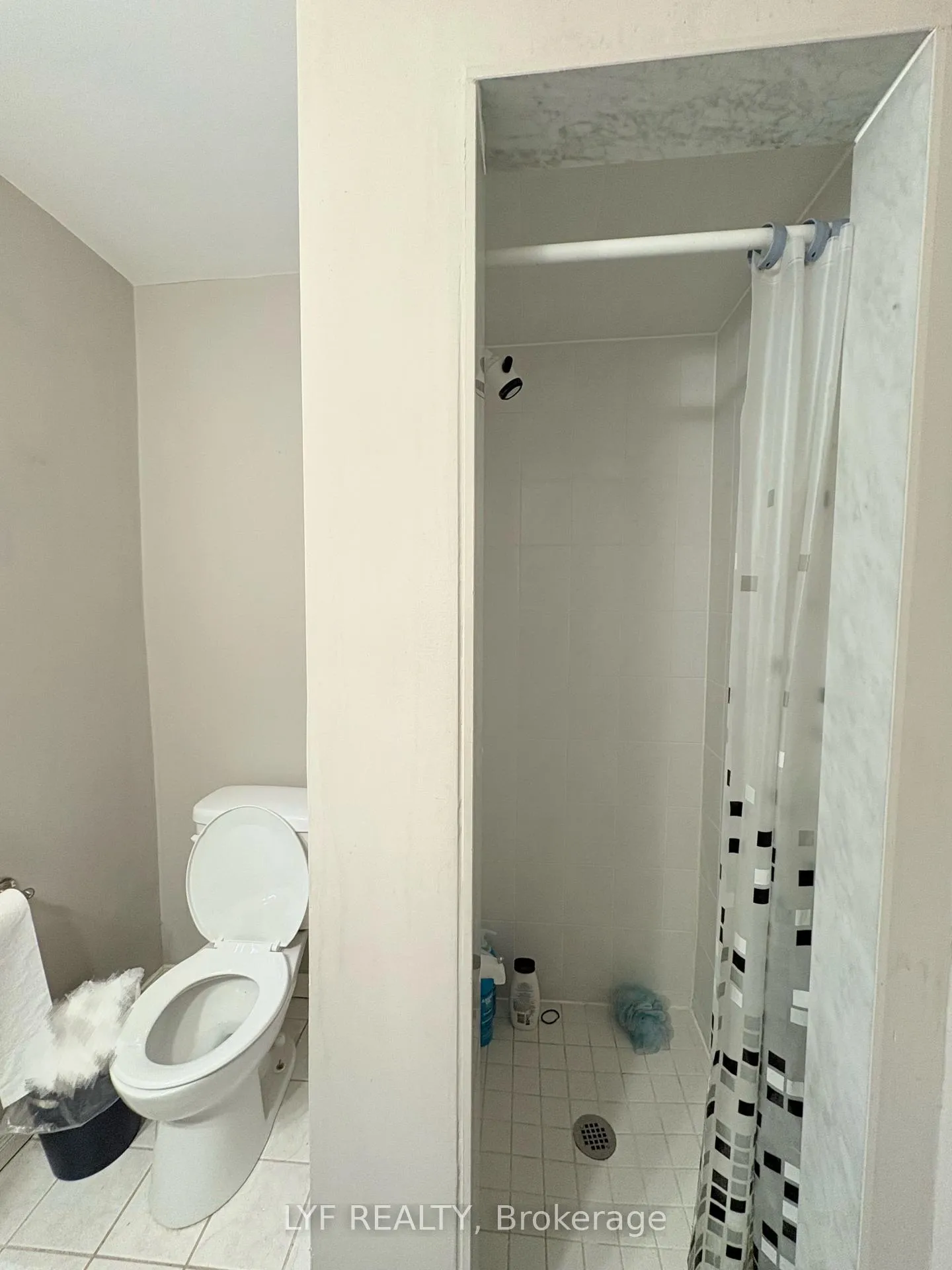 Photo 6 of Unit Main A, 31 Markhaven Road, Markham, Unionville — HOMEH