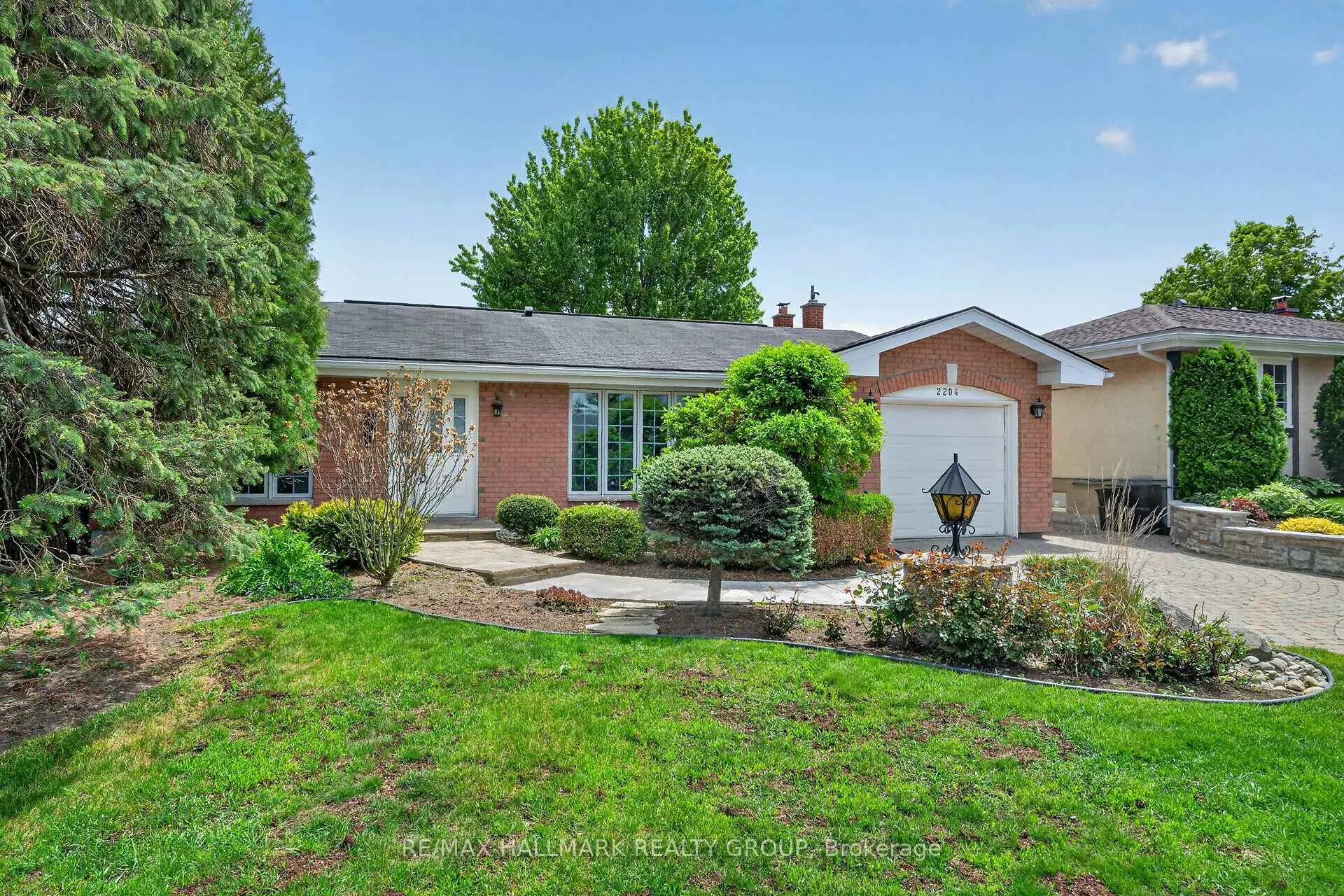 Photo 2 of 2204 Hamelin Crescent, Ottawa, Beacon Hill North — HOMEH
