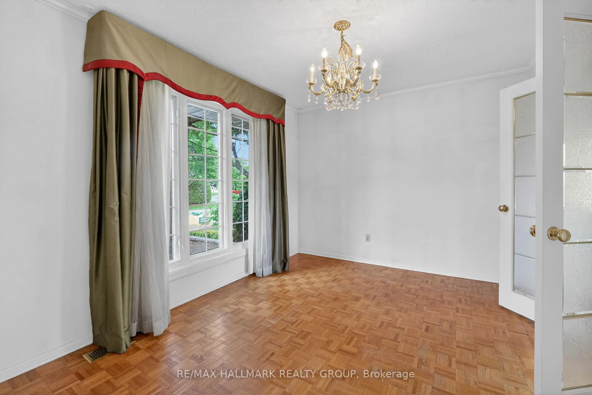 Photo 6 of 2204 Hamelin Crescent, Ottawa, Beacon Hill North — HOMEH