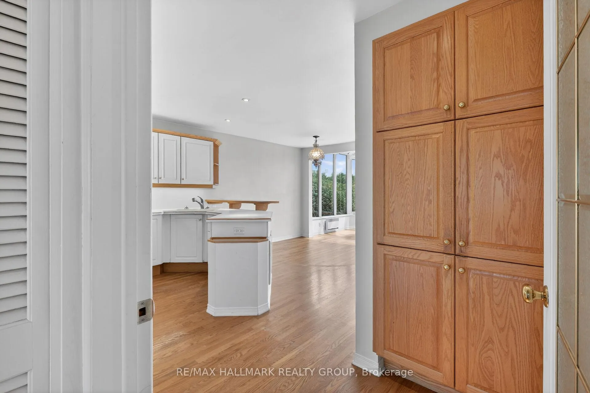 Photo 9 of 2204 Hamelin Crescent, Ottawa, Beacon Hill North — HOMEH