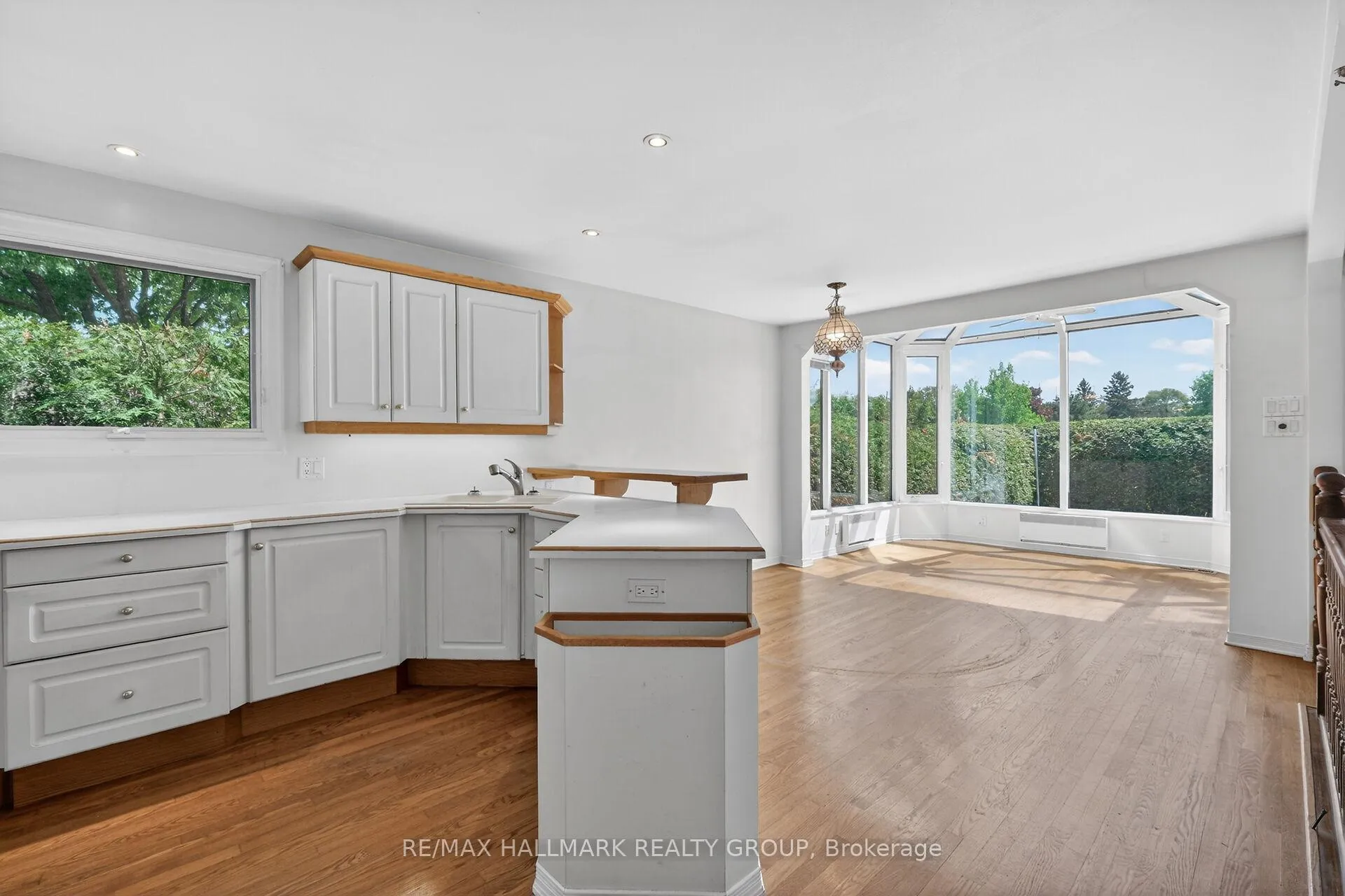 Photo 11 of 2204 Hamelin Crescent, Ottawa, Beacon Hill North — HOMEH