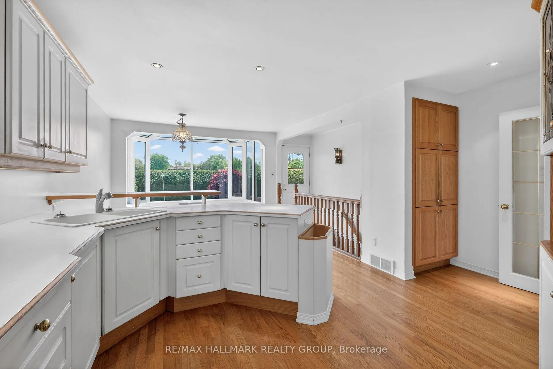 Photo 13 of 2204 Hamelin Crescent, Ottawa, Beacon Hill North — HOMEH