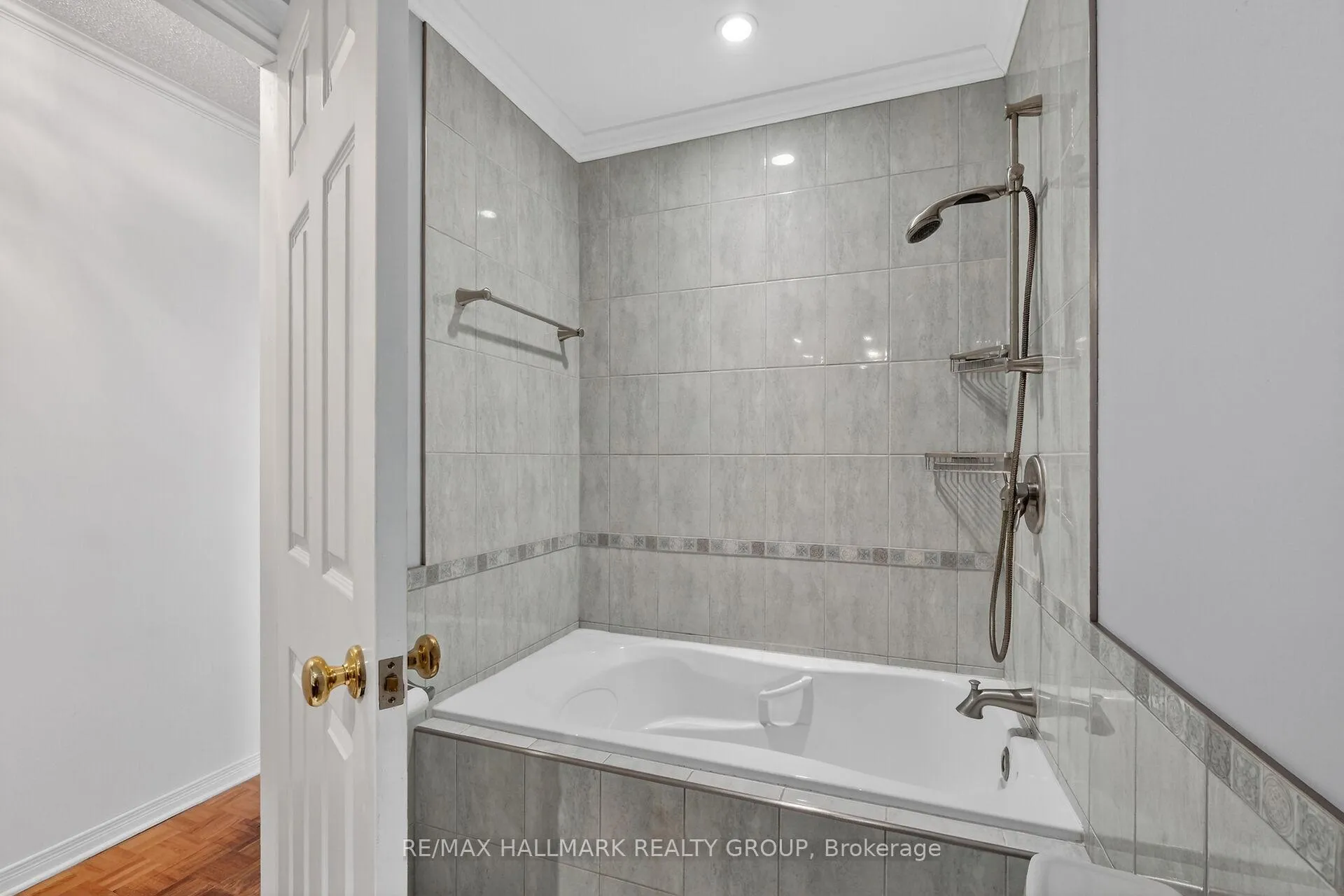 Photo 29 of 2204 Hamelin Crescent, Ottawa, Beacon Hill North — HOMEH