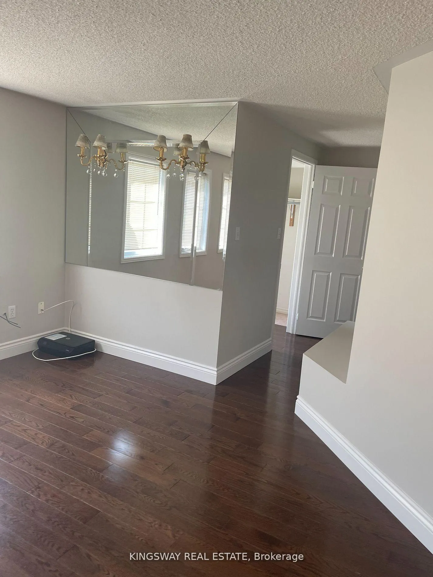 Photo 4 of Unit Main, 5933 Hemingway Road, Mississauga, Central Erin Mills — HOMEH