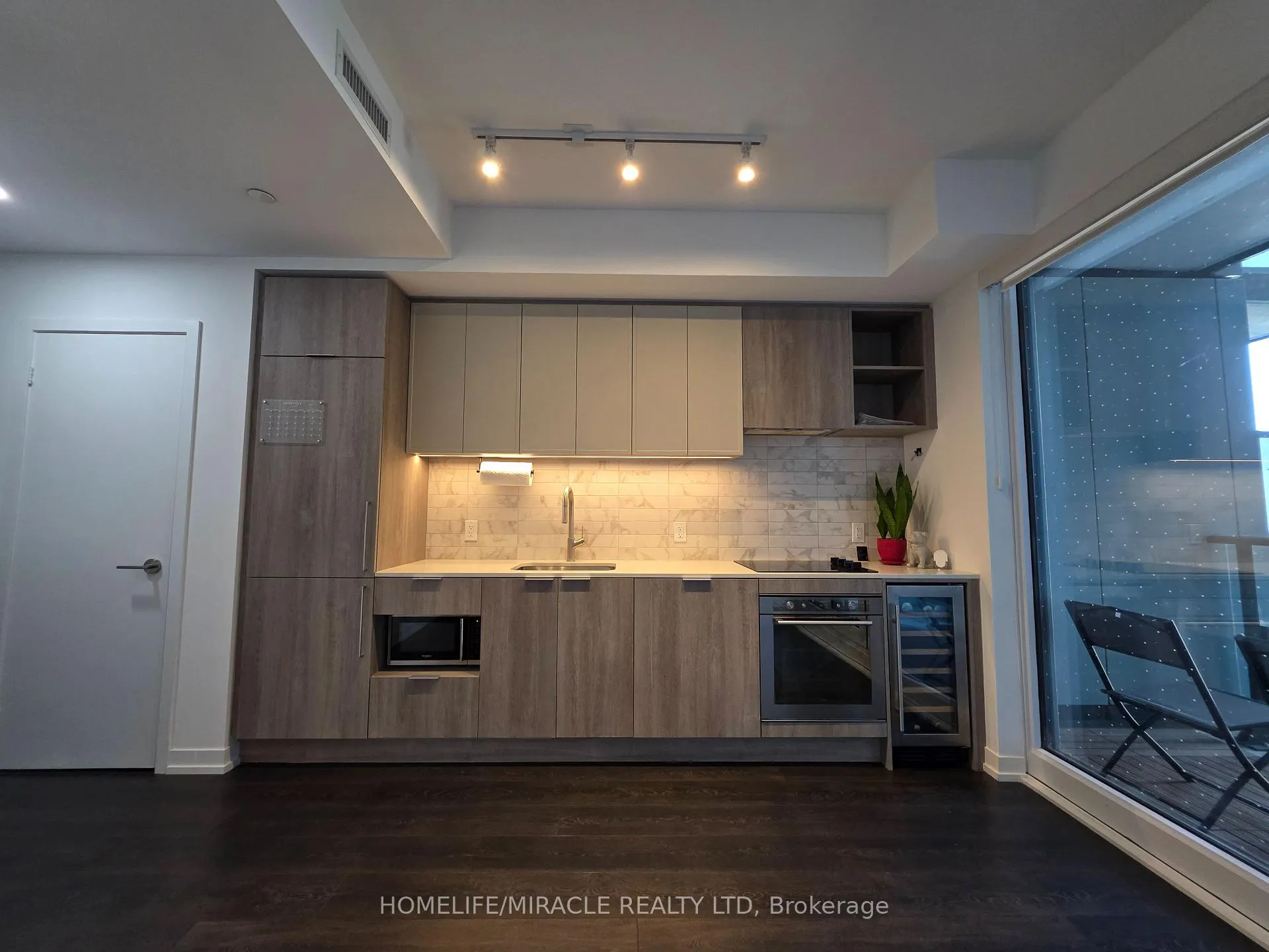 Photo 6 of Unit 341, 2020 Bathurst Street, Toronto, Humewood-Cedarvale — HOMEH