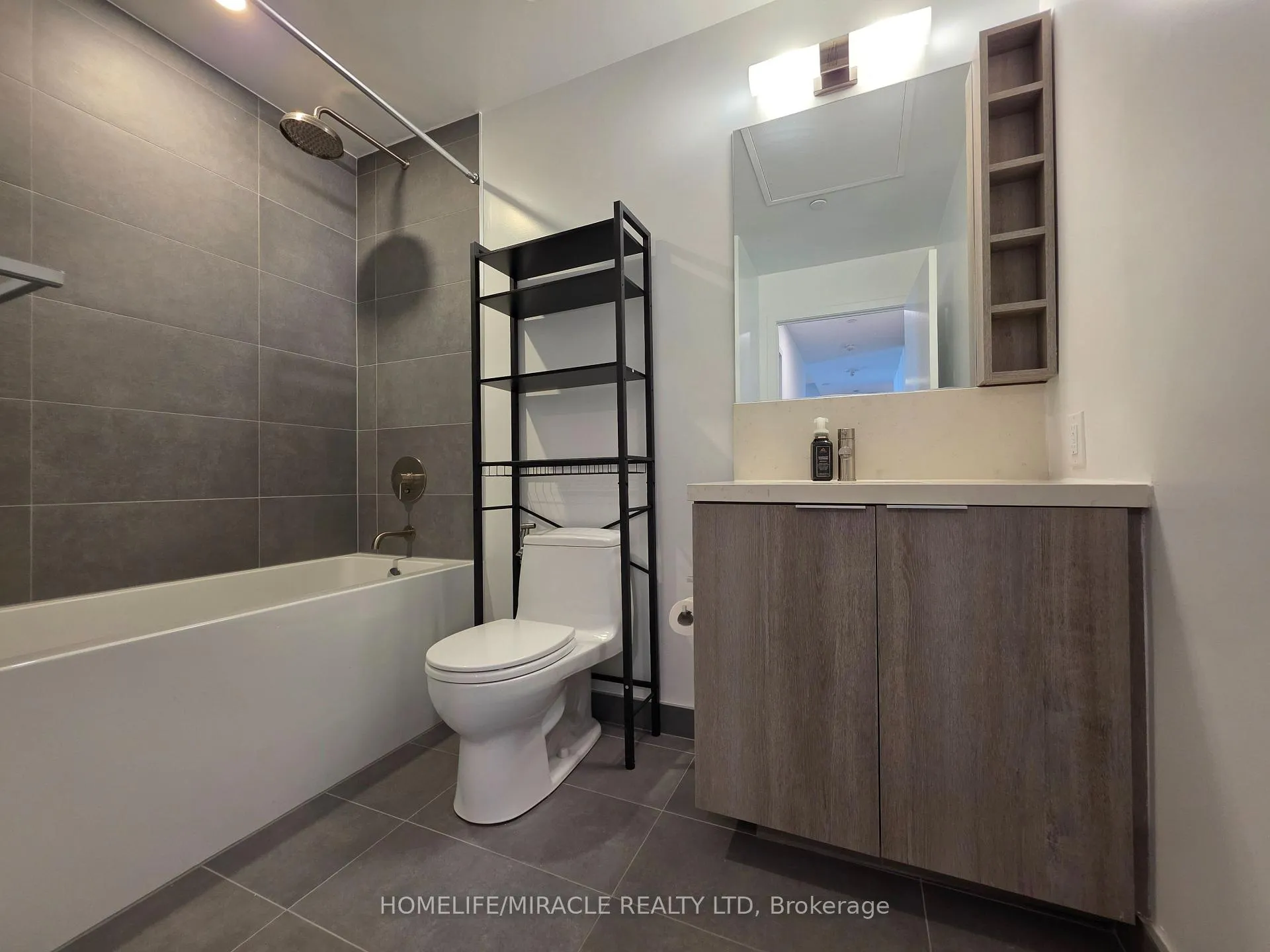 Photo 11 of Unit 341, 2020 Bathurst Street, Toronto, Humewood-Cedarvale — HOMEH