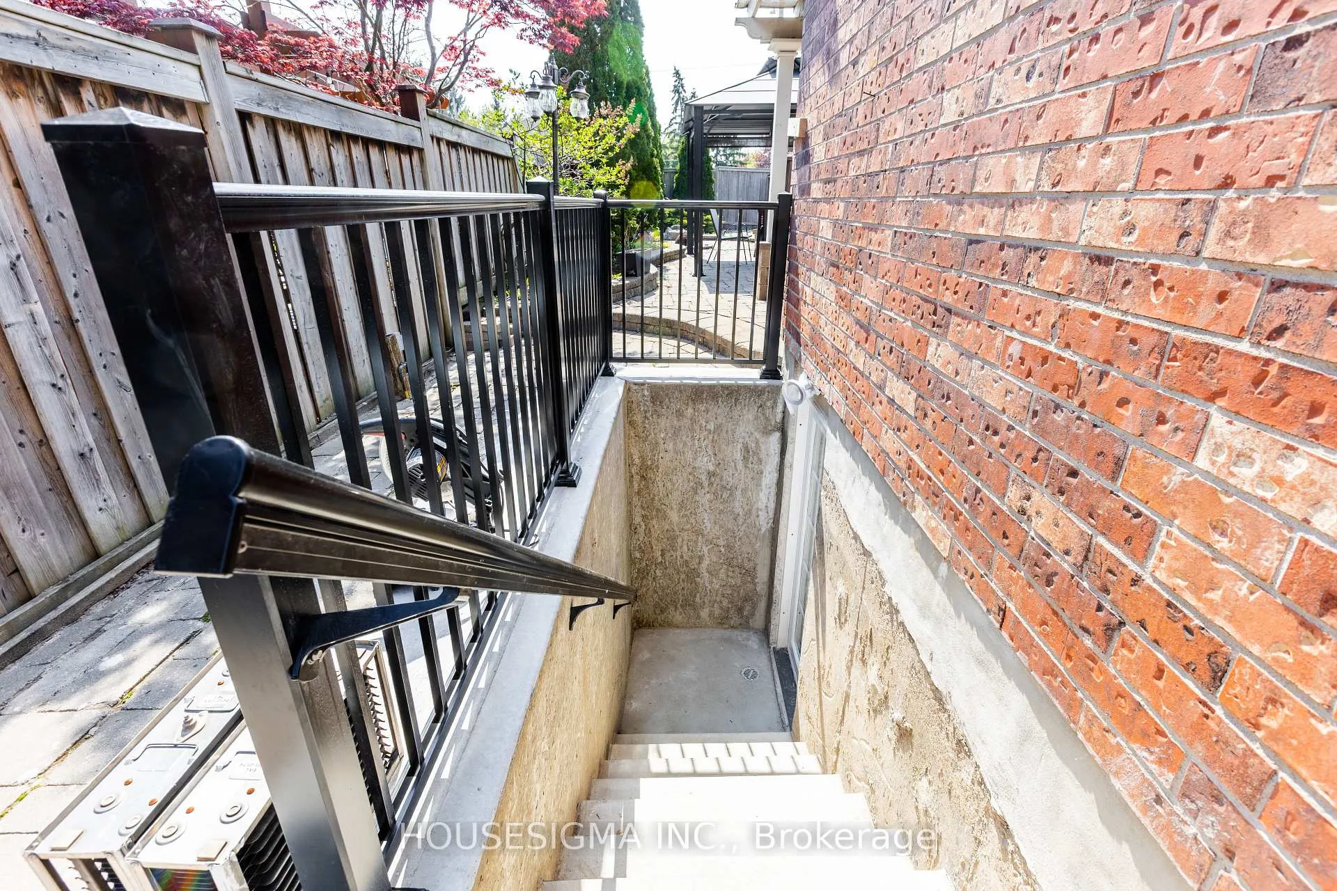 Photo 2 of Unit Bsmnt, 756 Stonepath Circle, Pickering, Amberlea — HOMEH