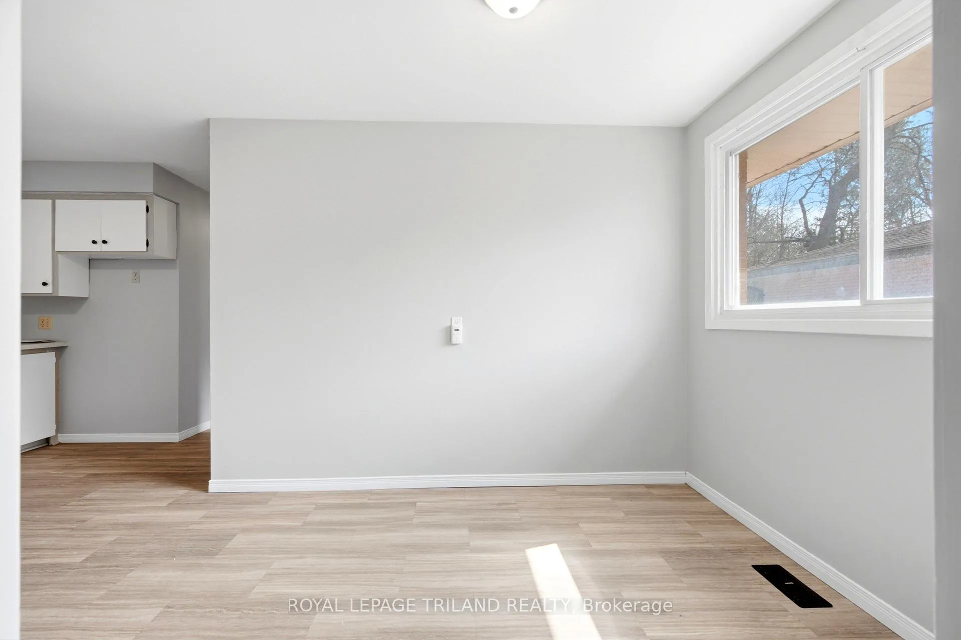 Photo 5 of Unit A, 195B Cedarvale Crescent, Waterloo — HOMEH