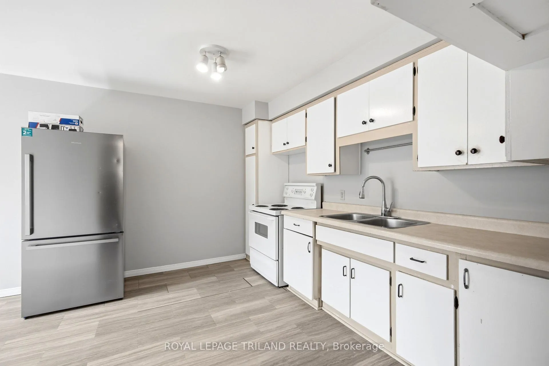 Photo 7 of Unit A, 195B Cedarvale Crescent, Waterloo — HOMEH