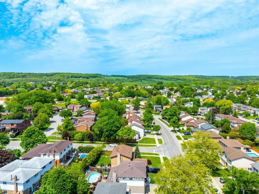 Photo 6 of 2478 Cavendish Drive, Burlington, Brant Hills — HOMEH