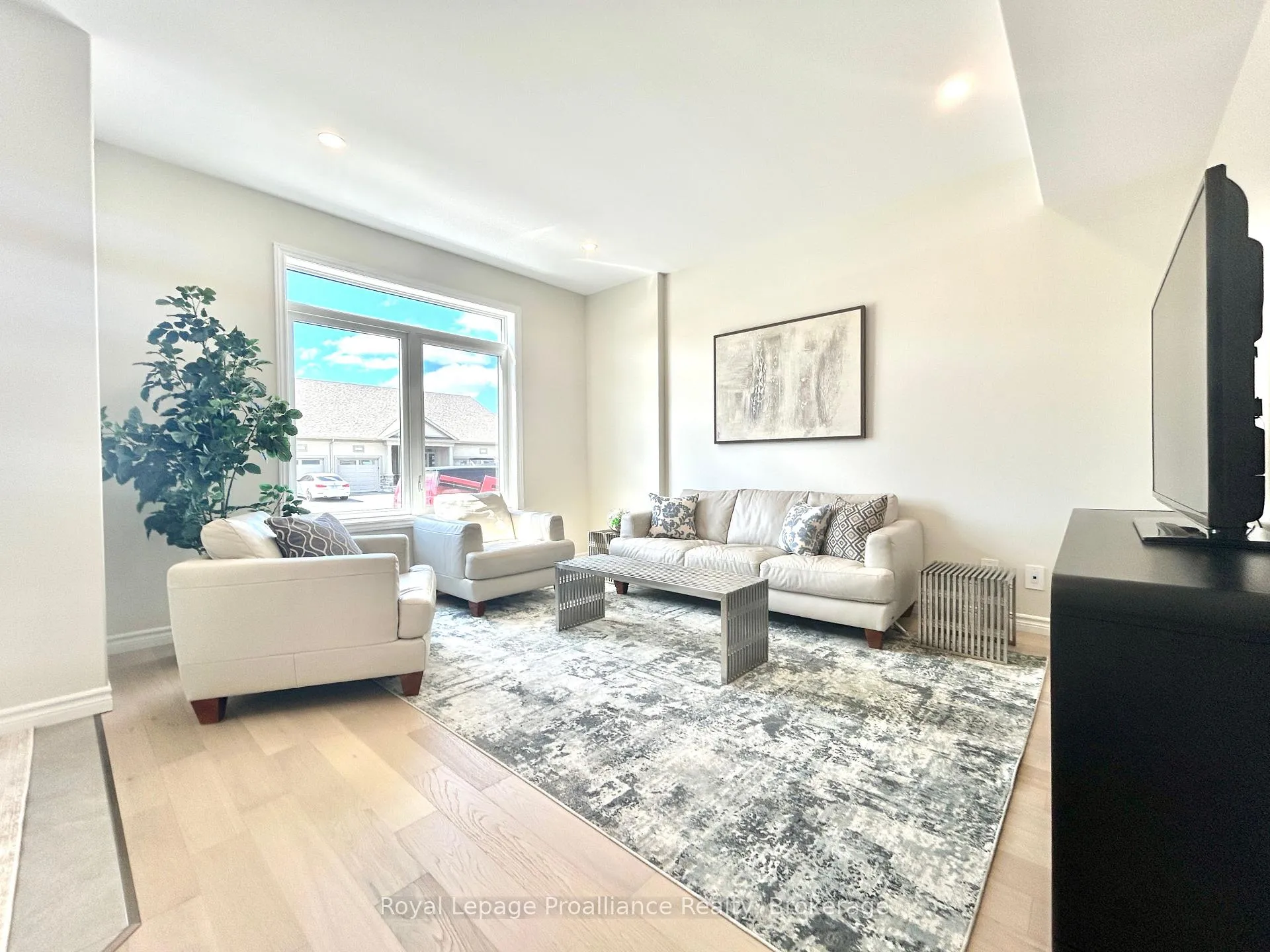 Photo 5 of 91 Athabaska Drive, Belleville, Thurlow Ward — HOMEH