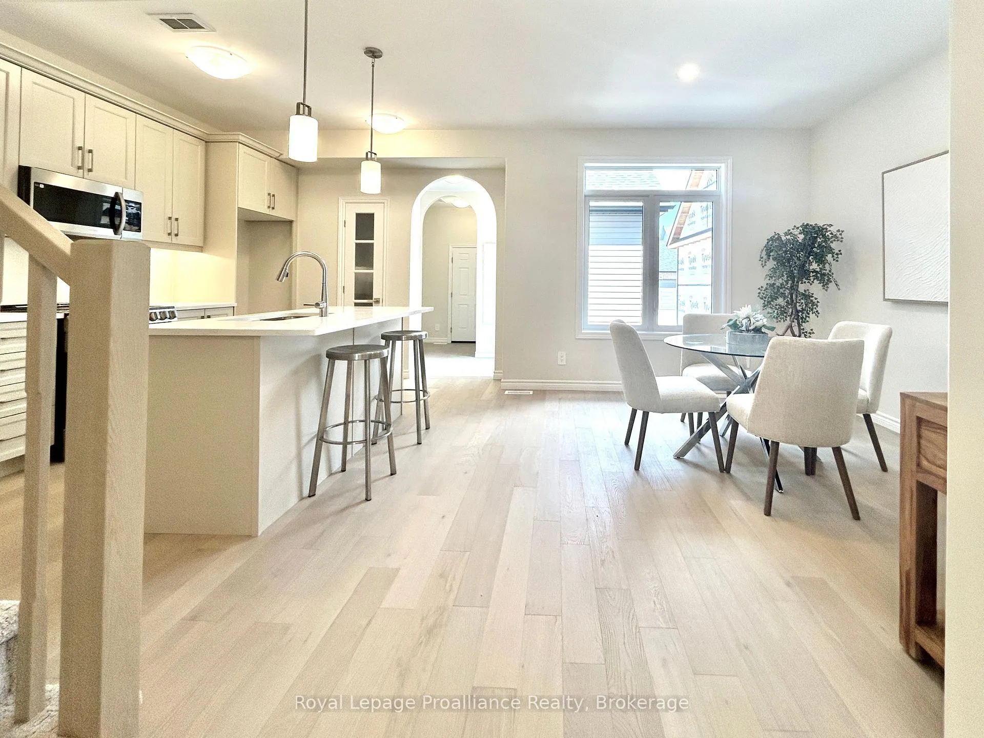 Photo 7 of 91 Athabaska Drive, Belleville, Thurlow Ward — HOMEH