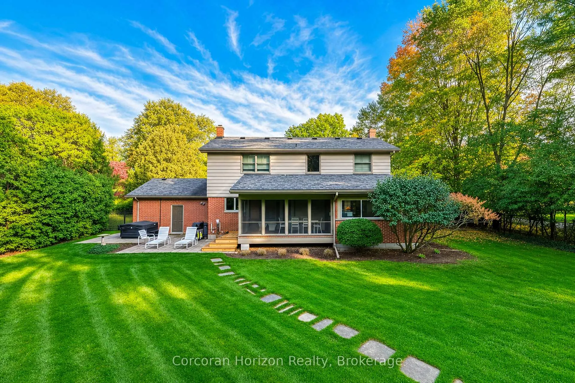 Photo 2 of 110 Mansfield Drive, Hamilton, Ancaster — HOMEH