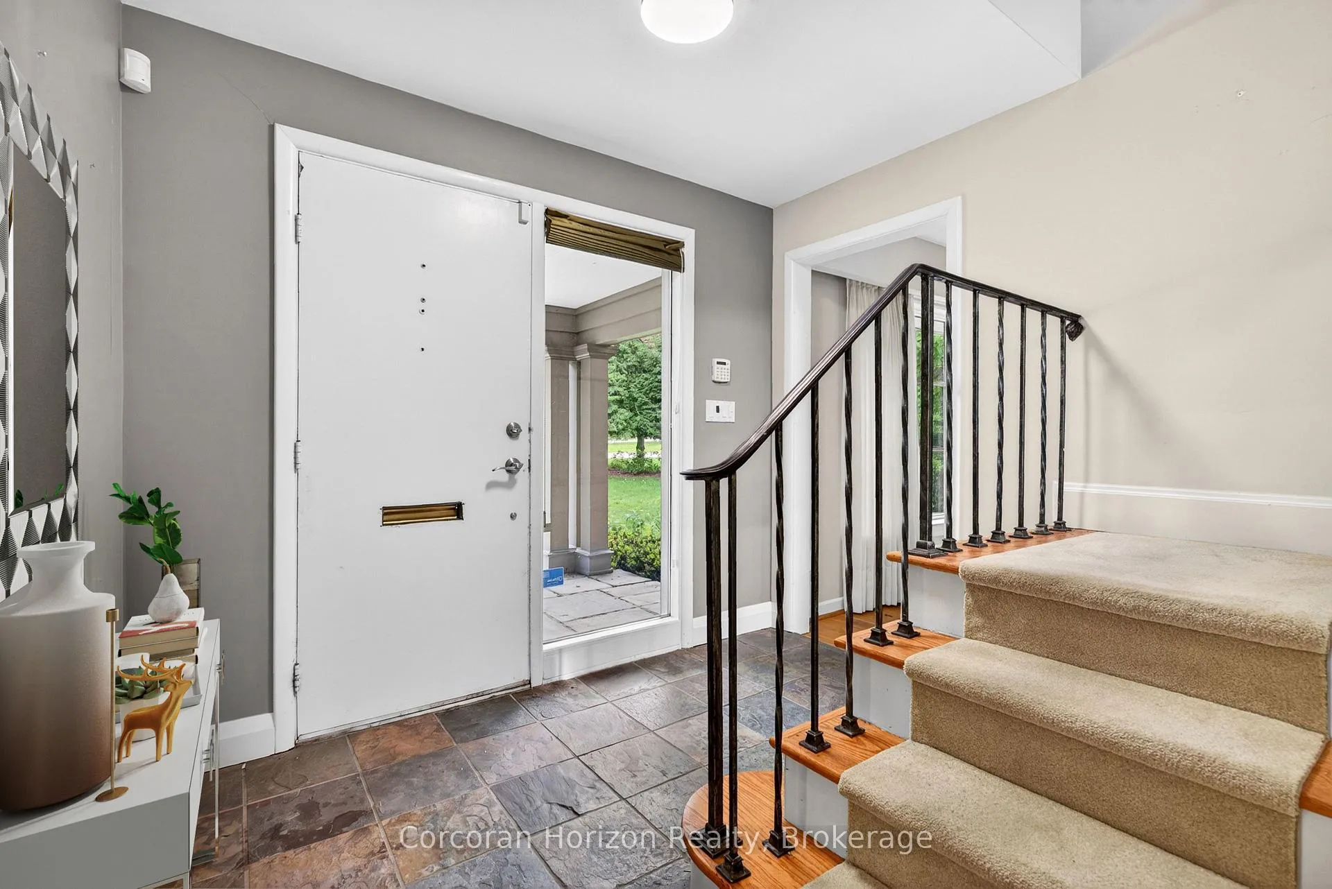 Photo 3 of 110 Mansfield Drive, Hamilton, Ancaster — HOMEH