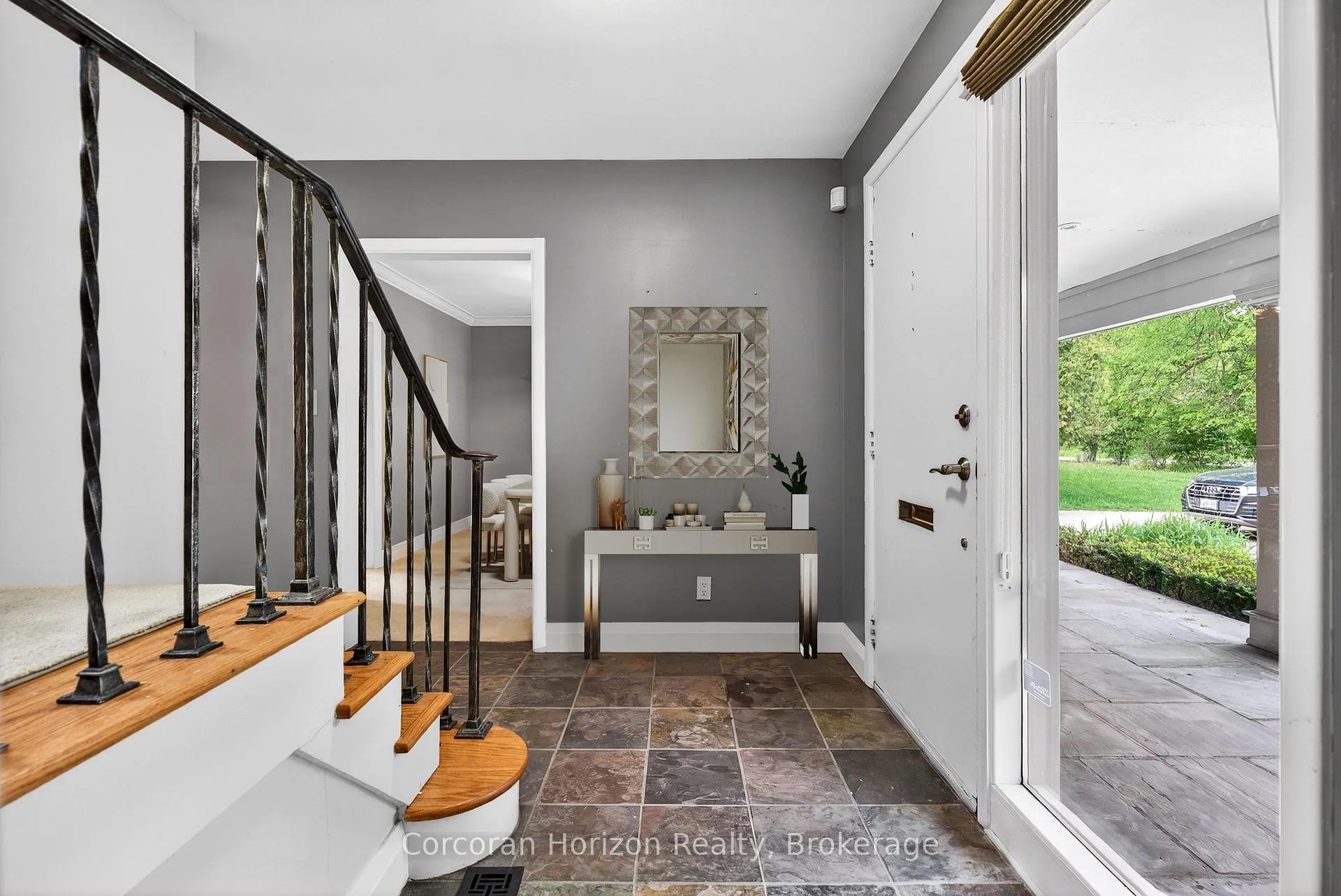 Photo 4 of 110 Mansfield Drive, Hamilton, Ancaster — HOMEH