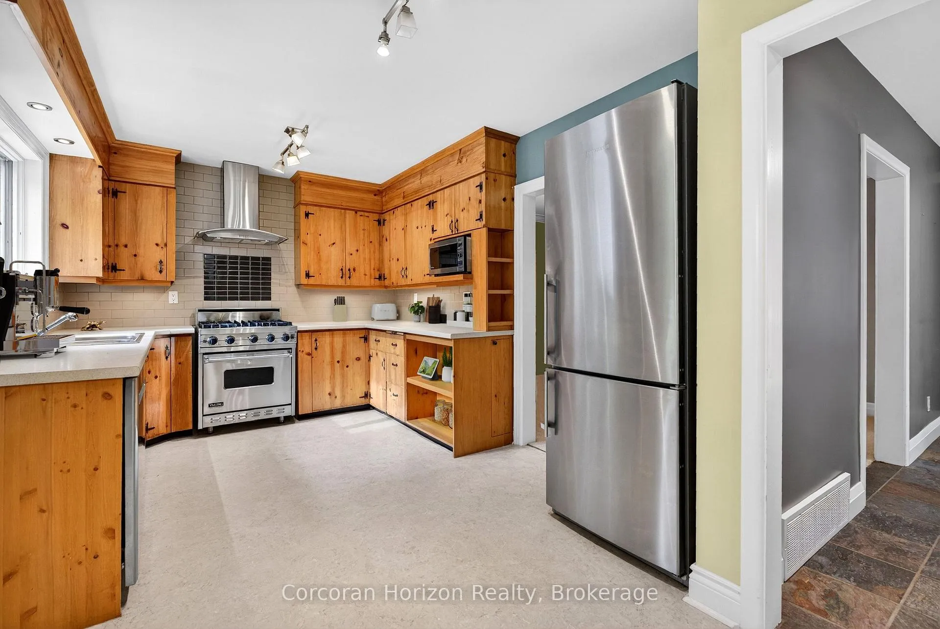 Photo 13 of 110 Mansfield Drive, Hamilton, Ancaster — HOMEH