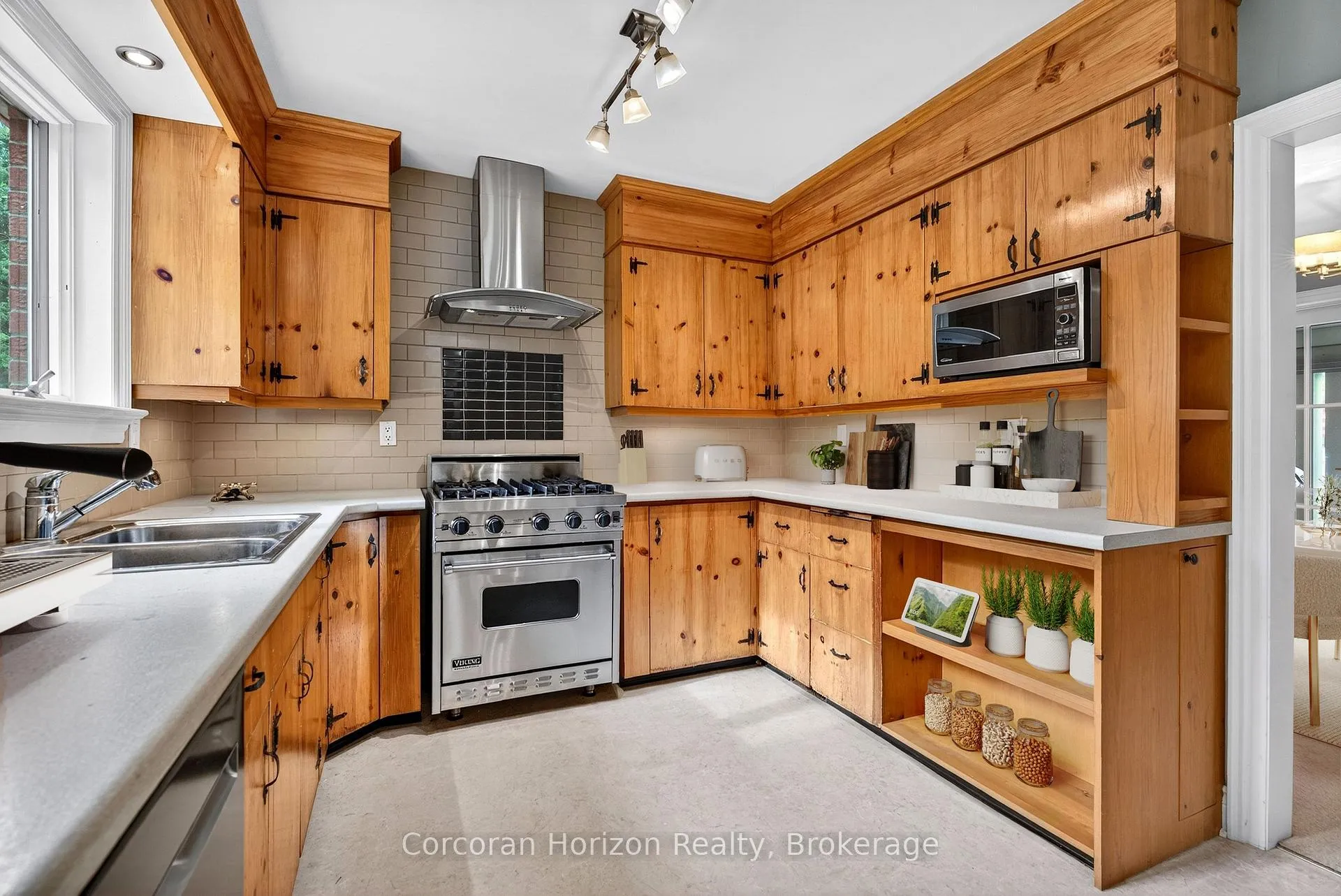 Photo 14 of 110 Mansfield Drive, Hamilton, Ancaster — HOMEH