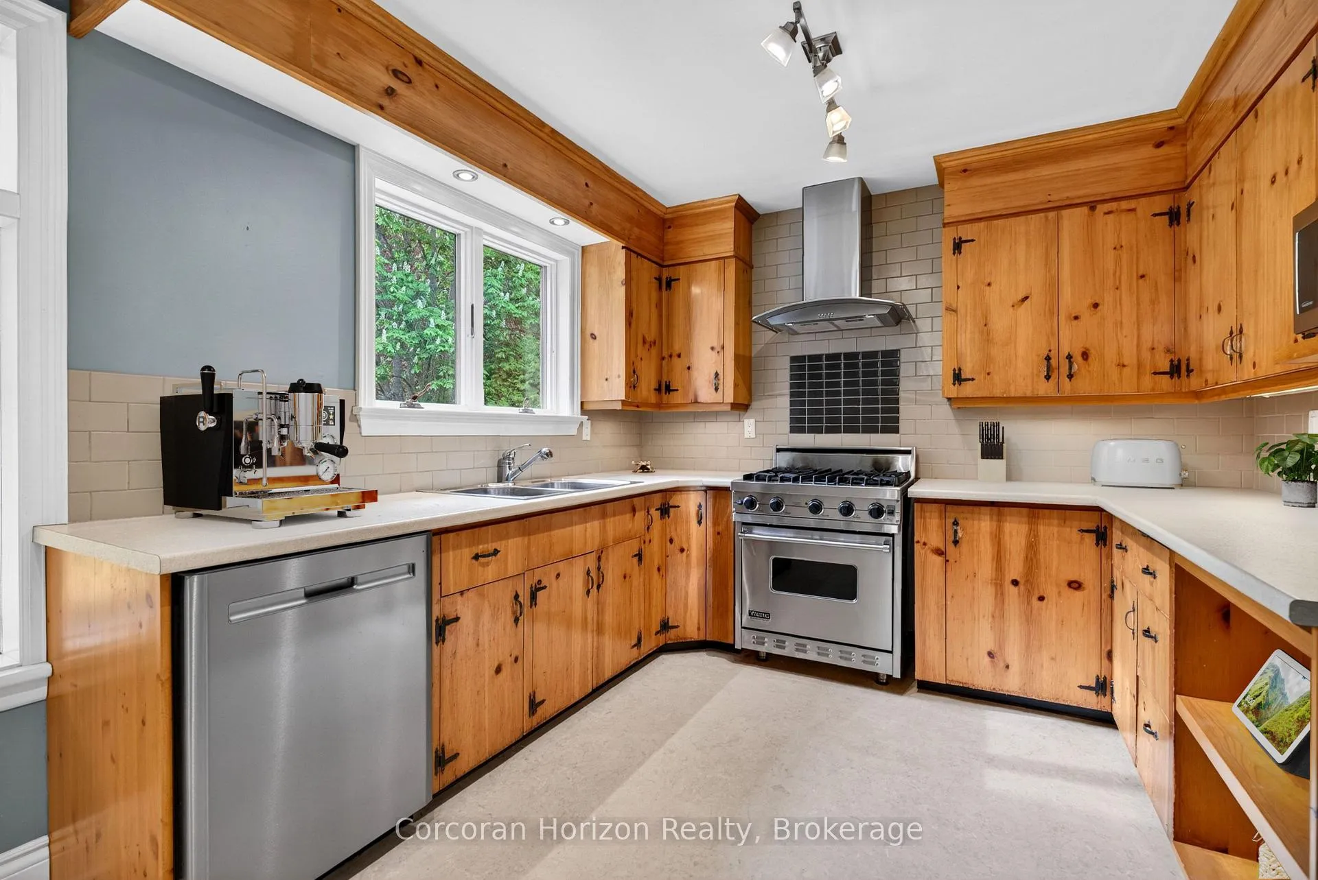 Photo 16 of 110 Mansfield Drive, Hamilton, Ancaster — HOMEH