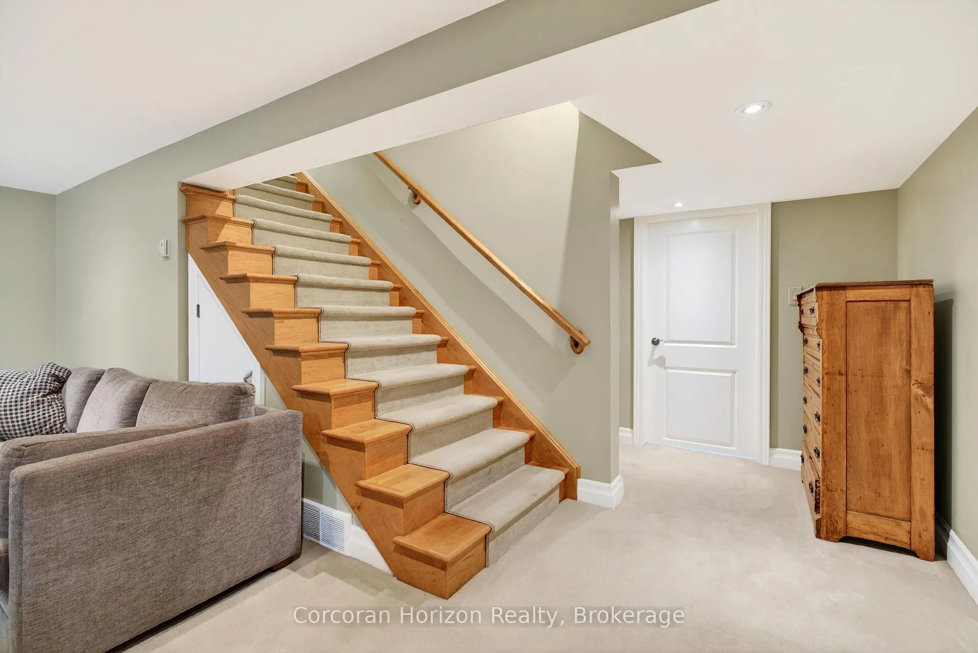 Photo 21 of 110 Mansfield Drive, Hamilton, Ancaster — HOMEH
