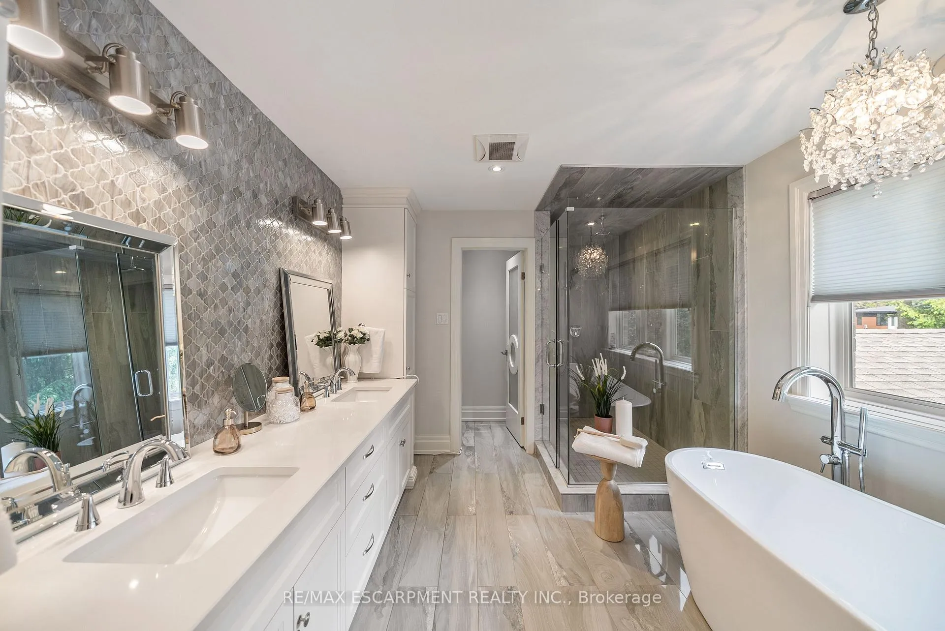 Photo 16 of 648 Cedar Avenue, Burlington, LaSalle — HOMEH