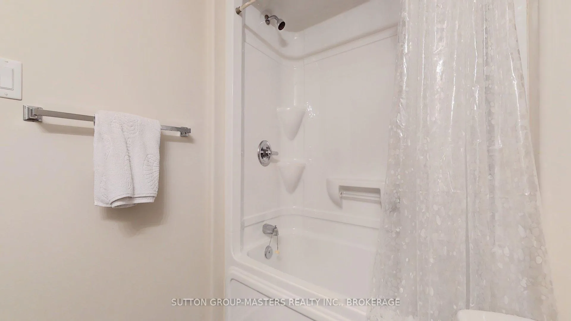 Photo 33 of 67 Eugene Court, Kingston, Rideau — HOMEH
