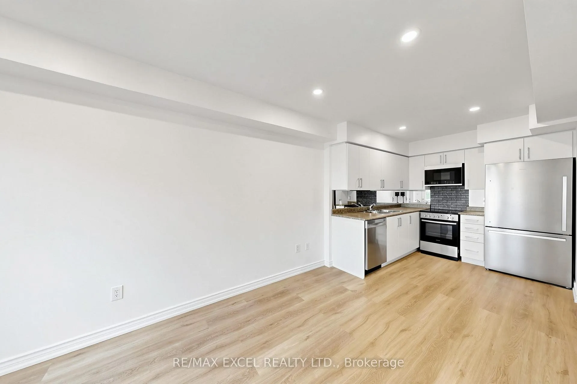 Photo 9 of Unit 28, 2285 Bur Oak Avenue, Markham, Greensborough — HOMEH