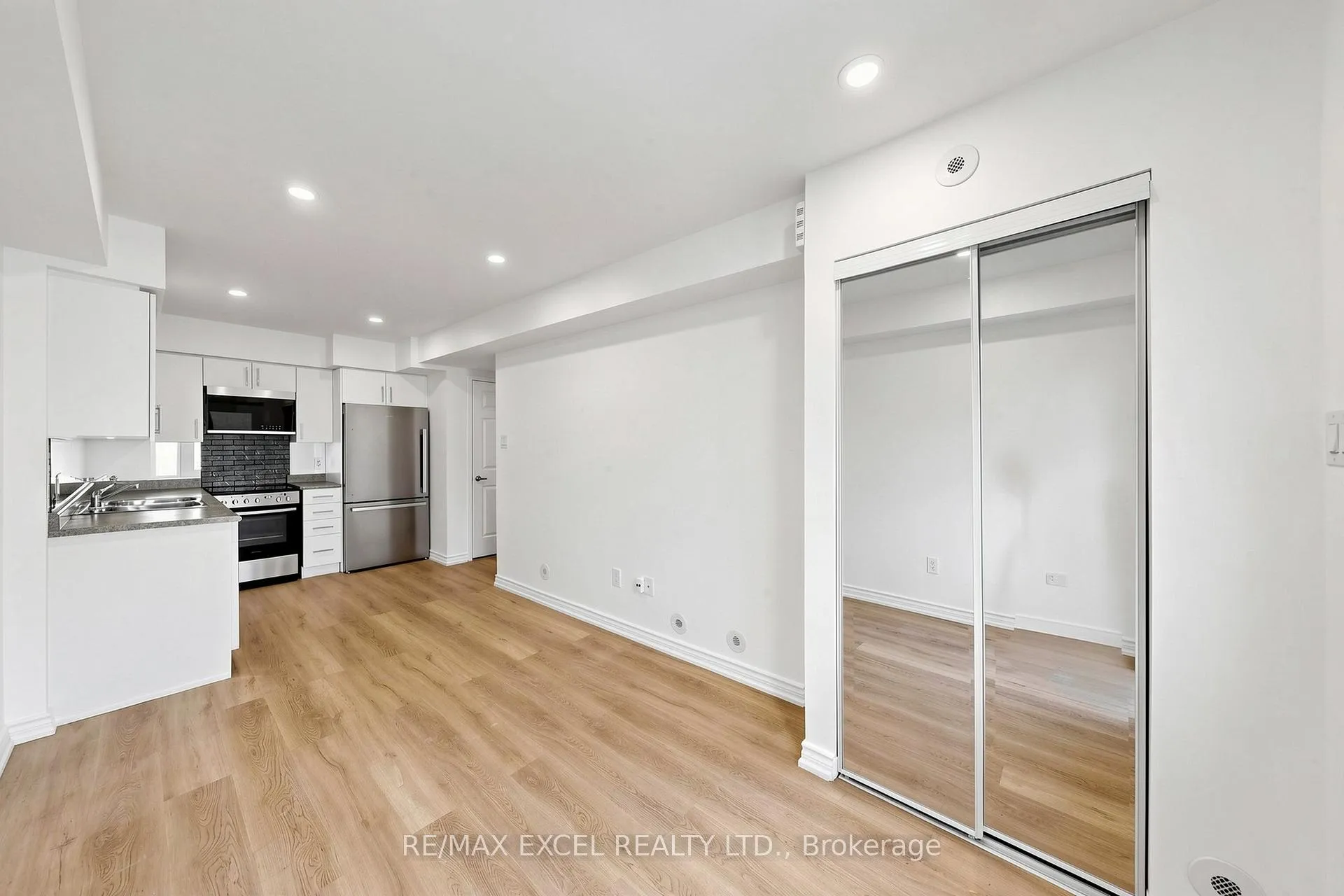 Photo 11 of Unit 28, 2285 Bur Oak Avenue, Markham, Greensborough — HOMEH